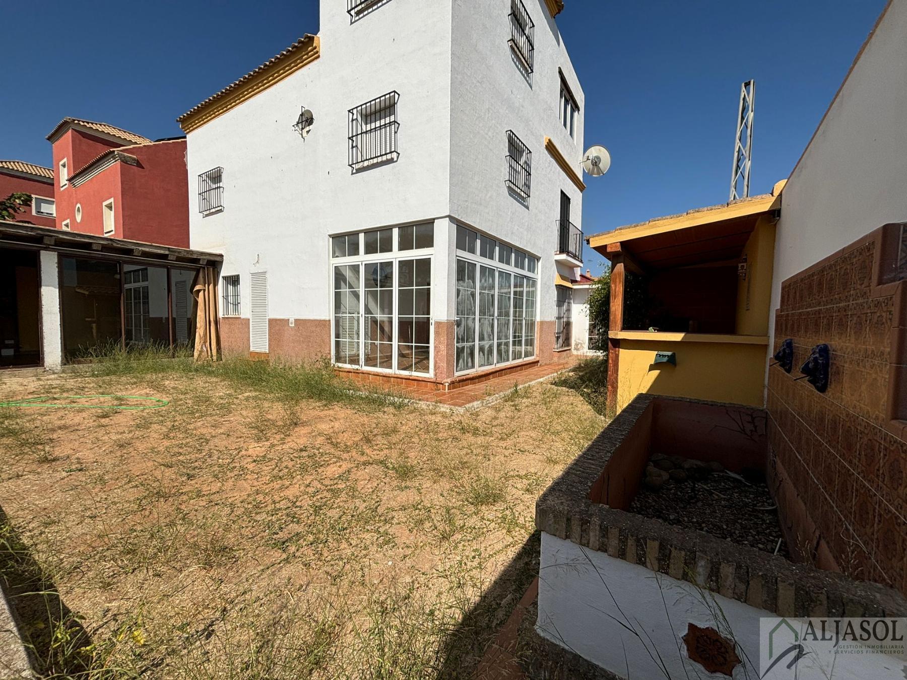 For sale of house in Salteras