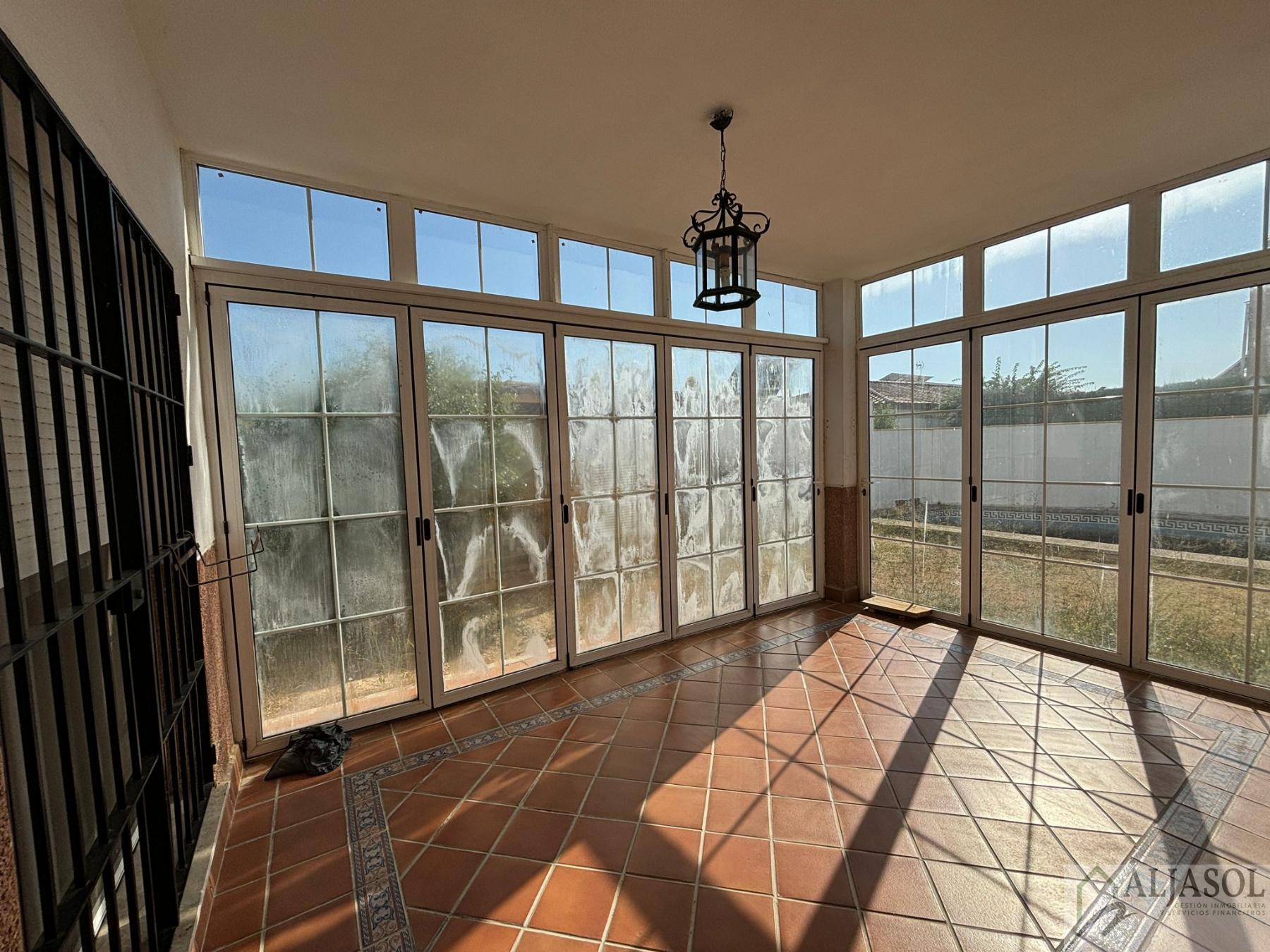For sale of house in Salteras