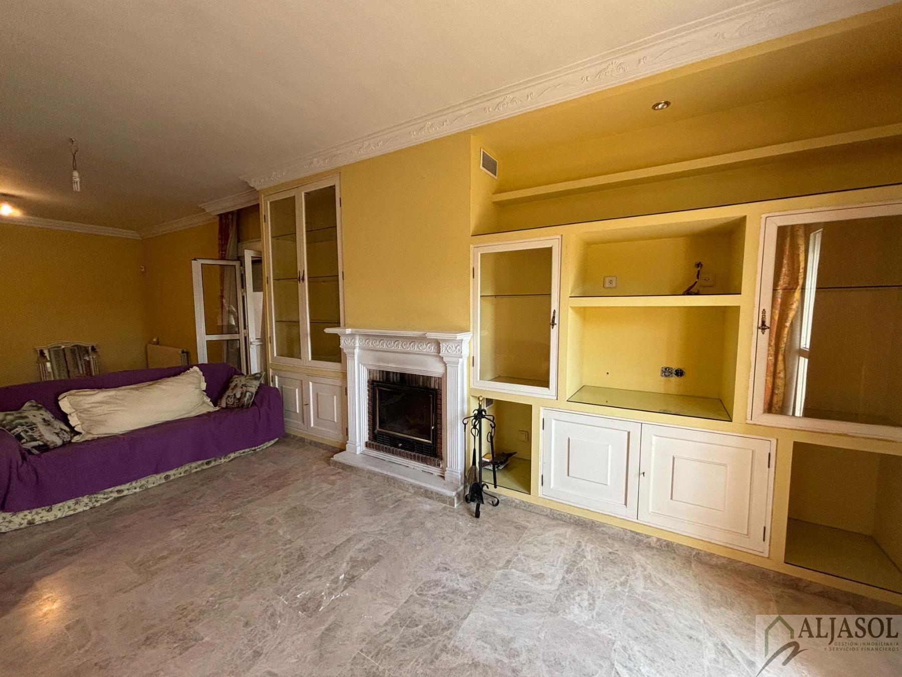 For sale of house in Salteras