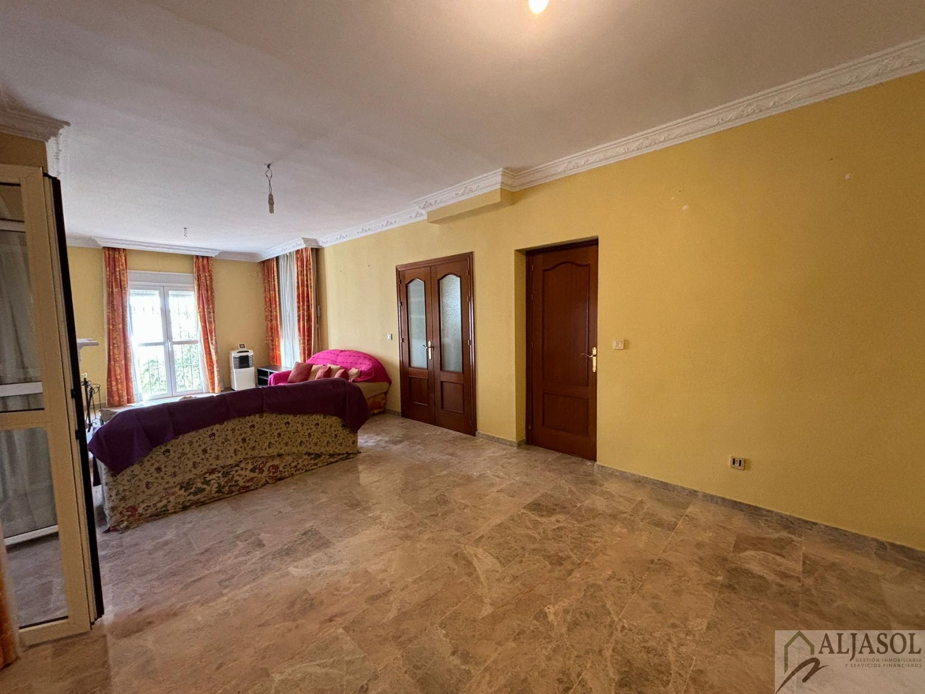 For sale of house in Salteras