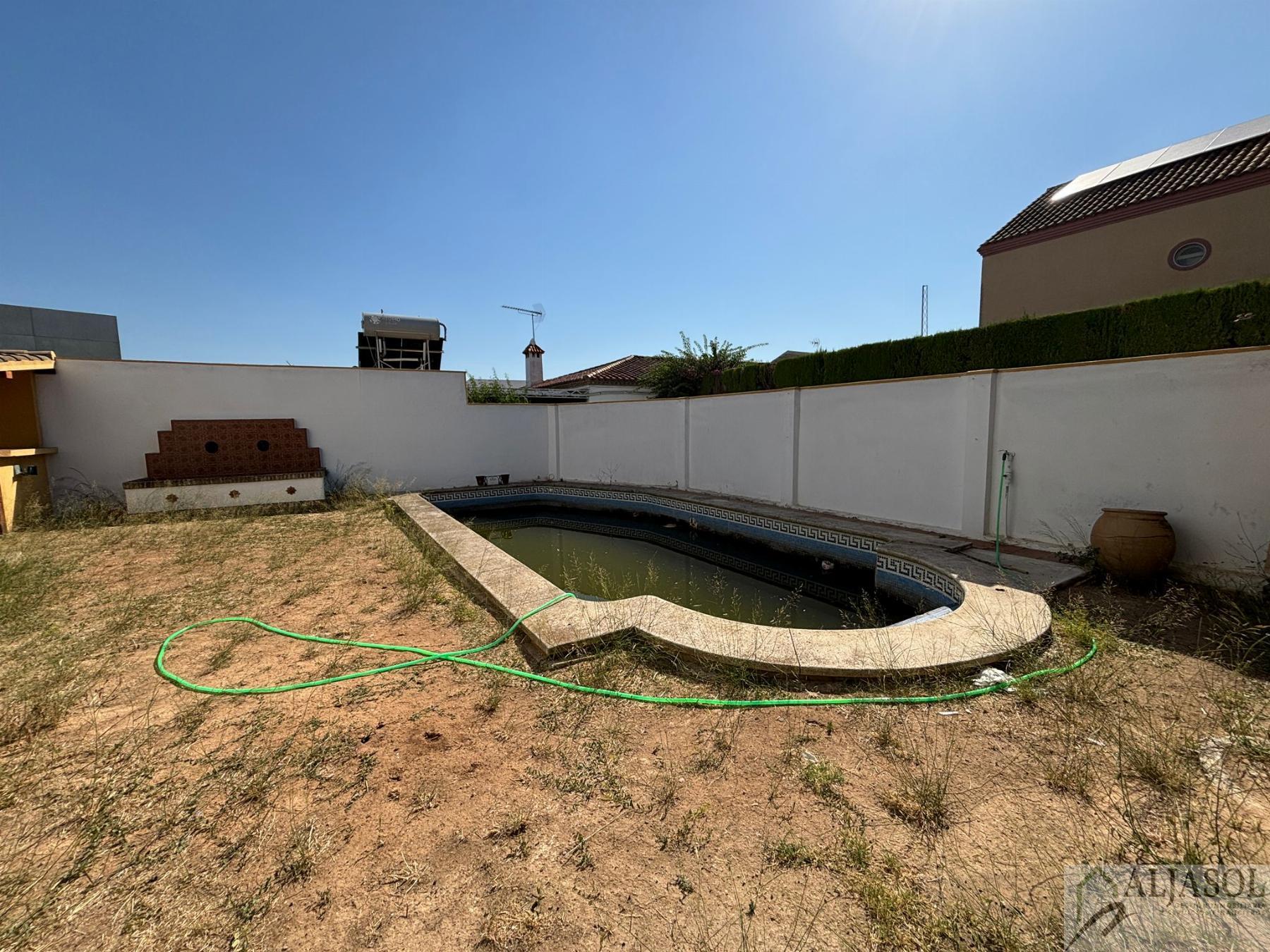 For sale of house in Salteras