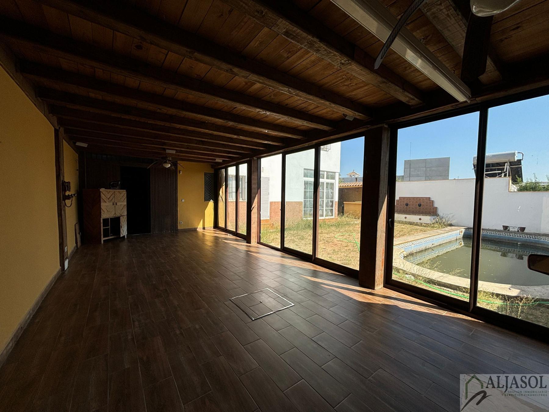 For sale of house in Salteras