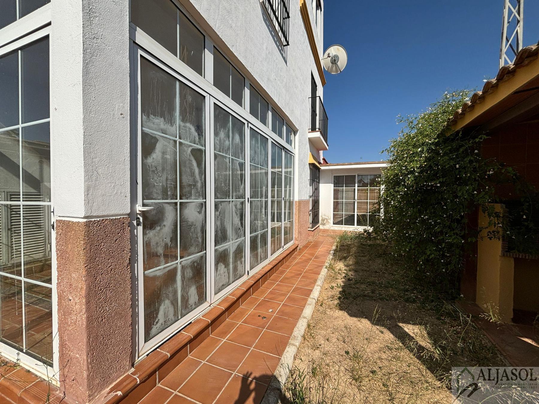 For sale of house in Salteras