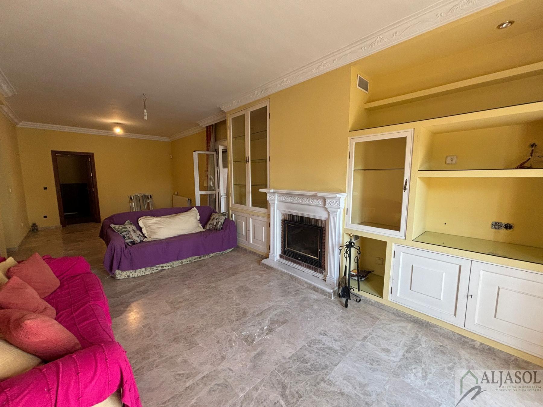 For sale of house in Salteras