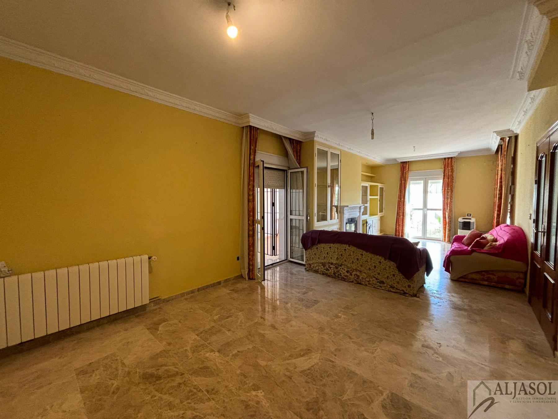For sale of house in Salteras