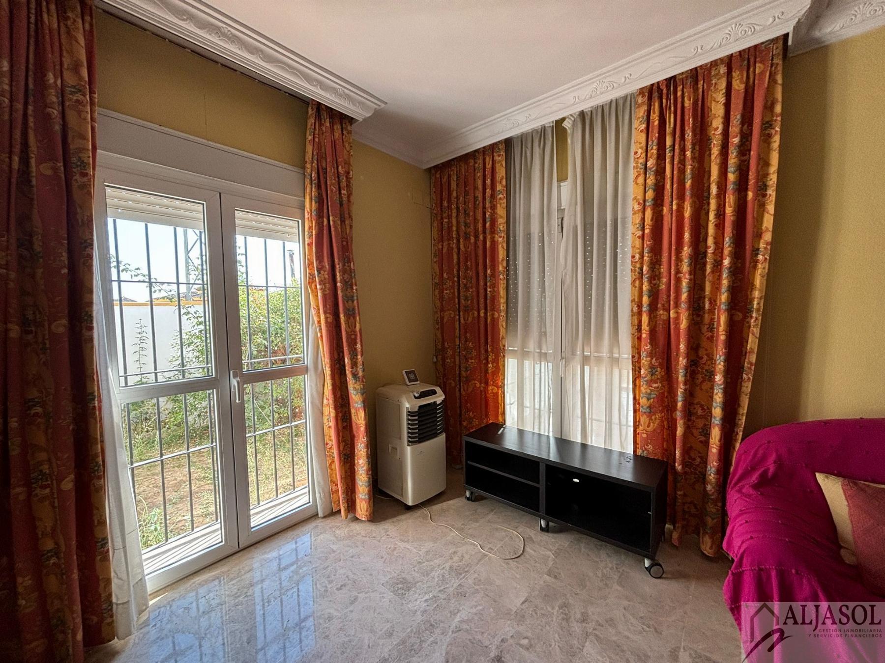 For sale of house in Salteras