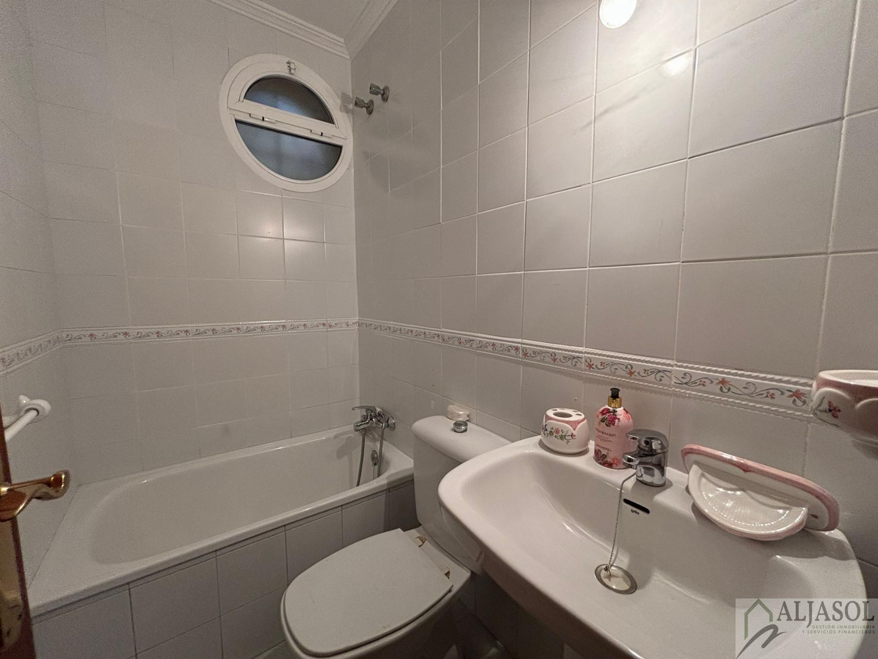 For sale of house in Salteras