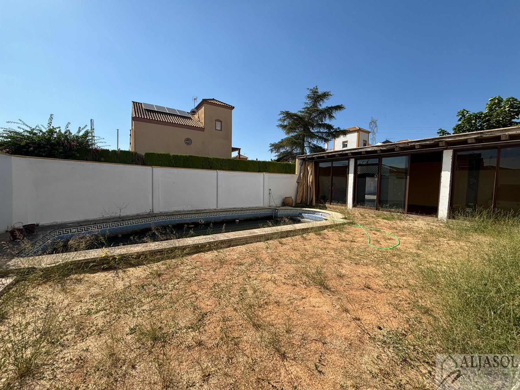 For sale of house in Salteras