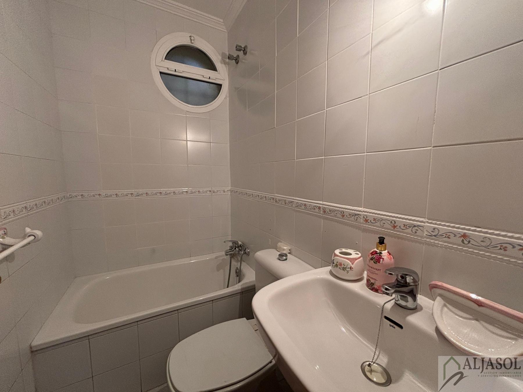 For sale of house in Salteras