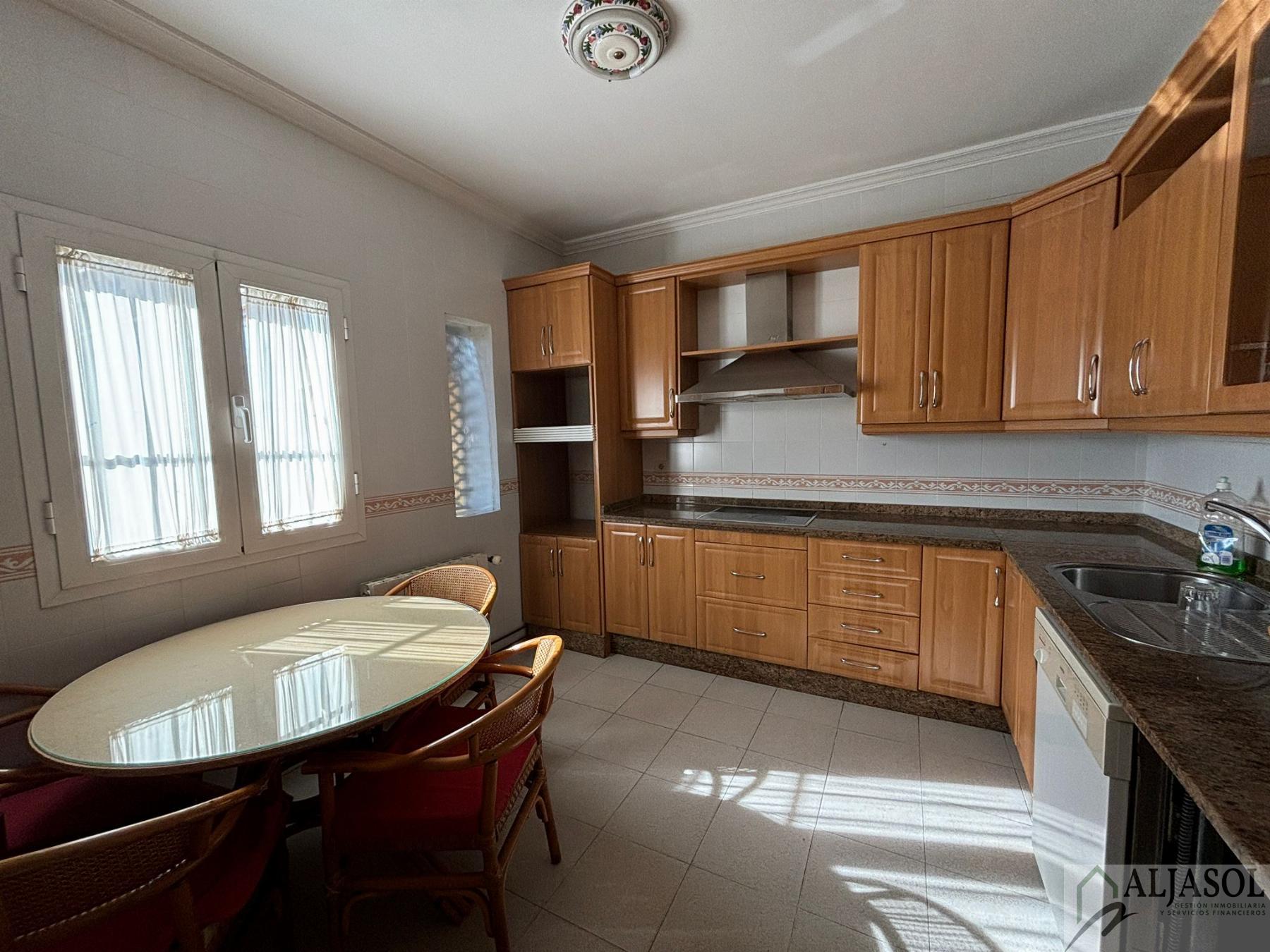 For sale of house in Salteras