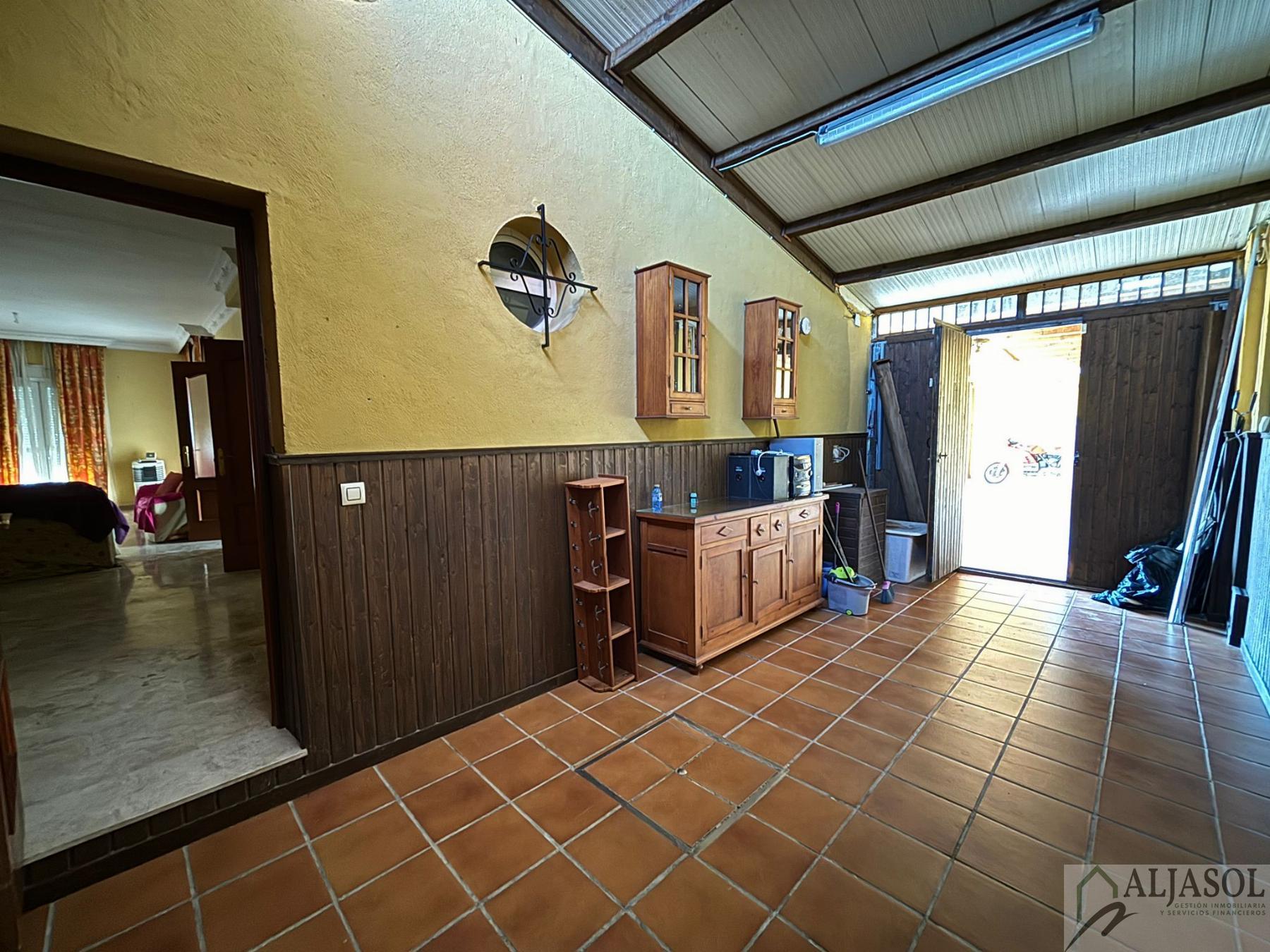 For sale of house in Salteras