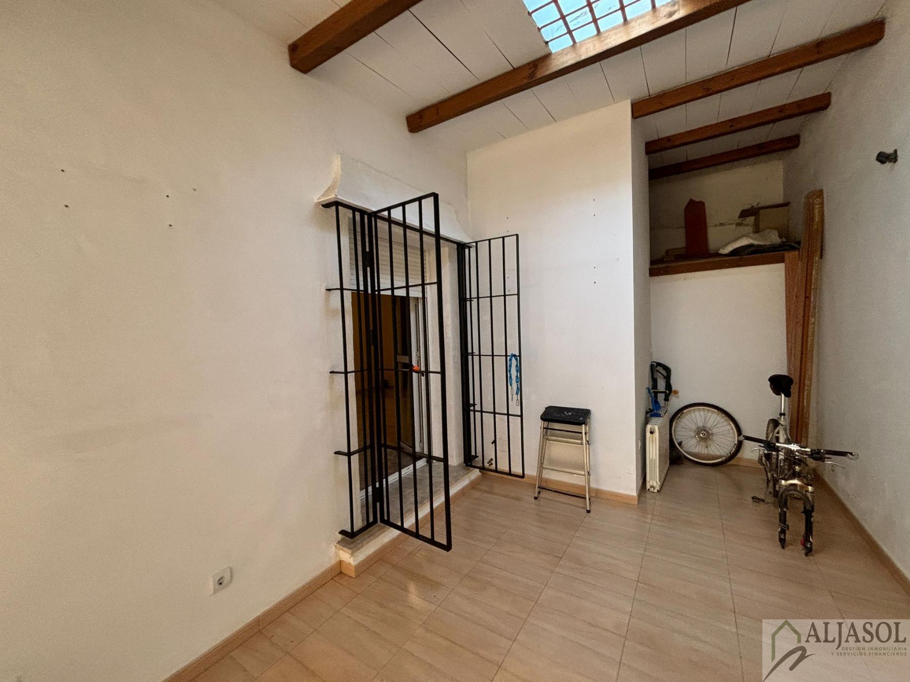 For sale of house in Salteras