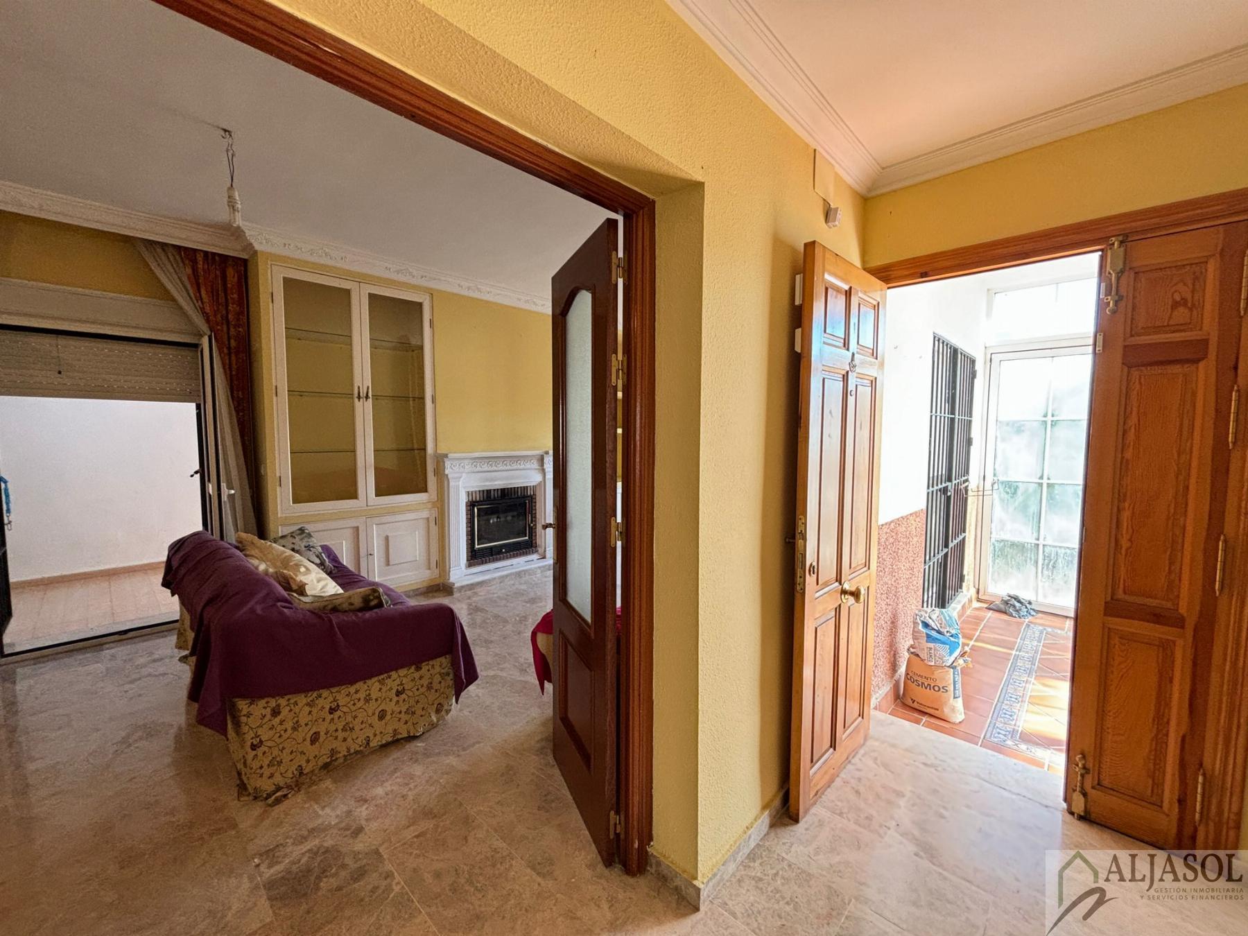 For sale of house in Salteras