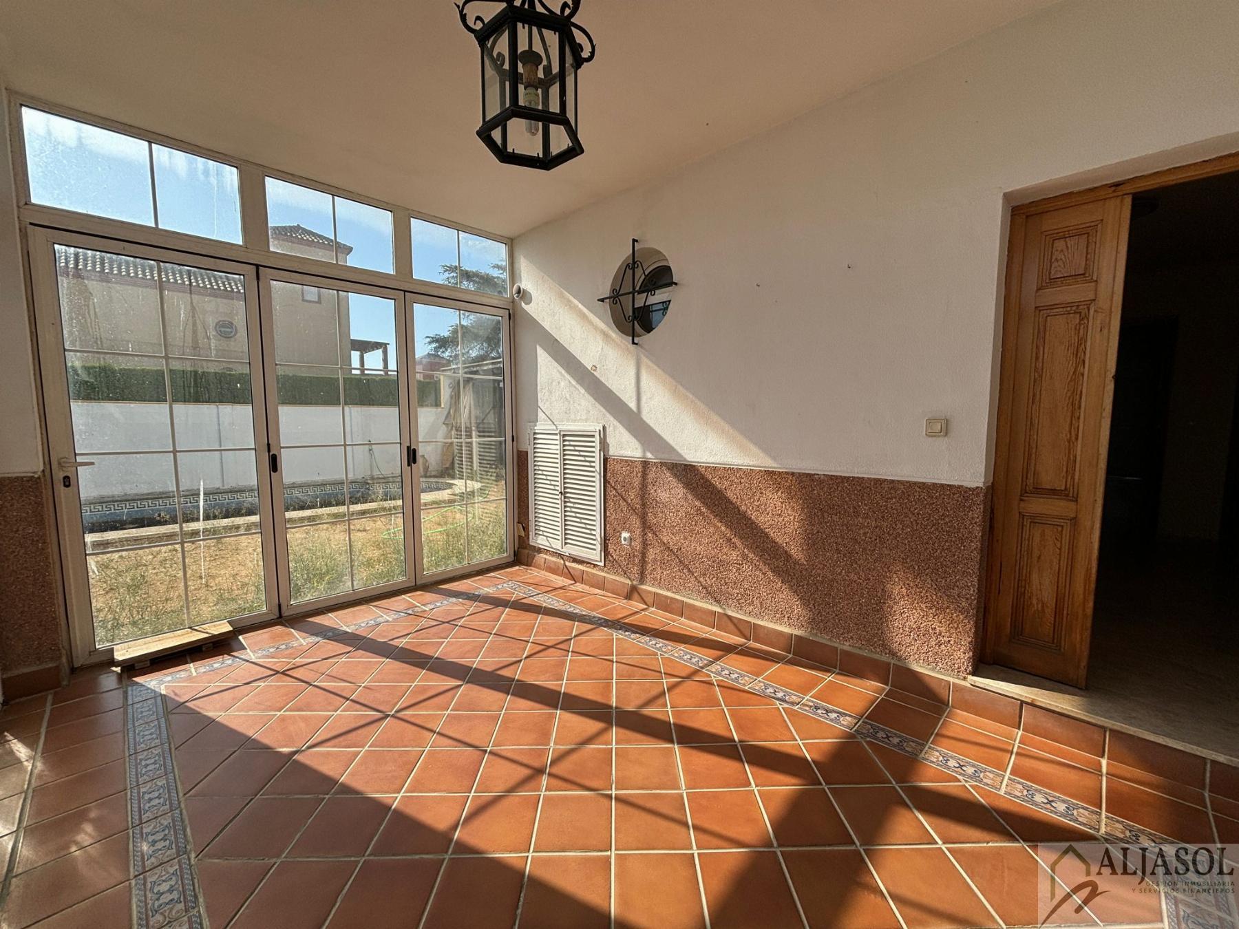 For sale of house in Salteras
