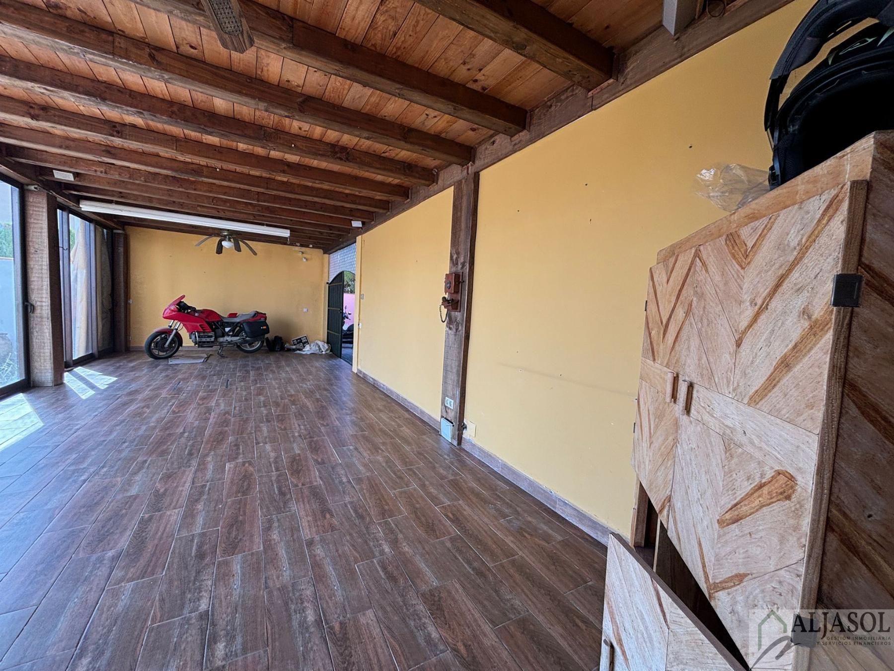 For sale of house in Salteras