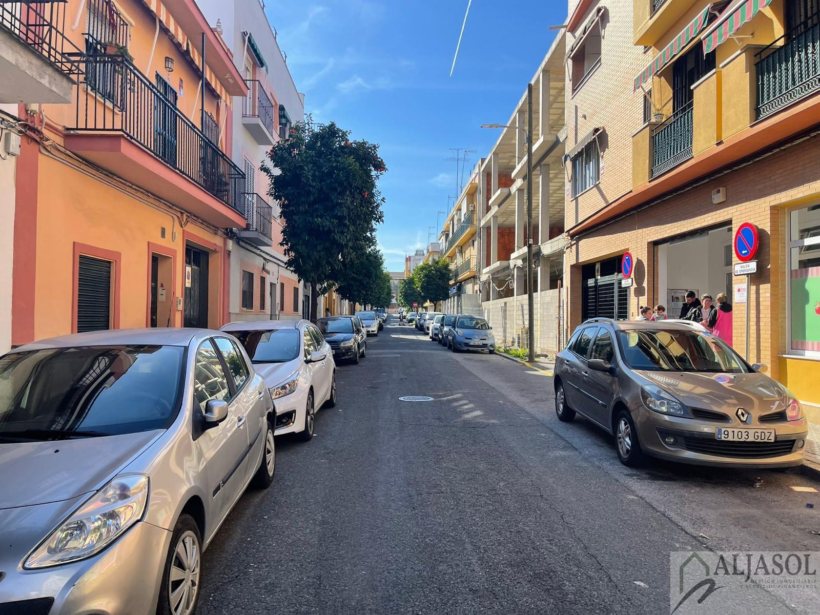 For sale of building in Sevilla