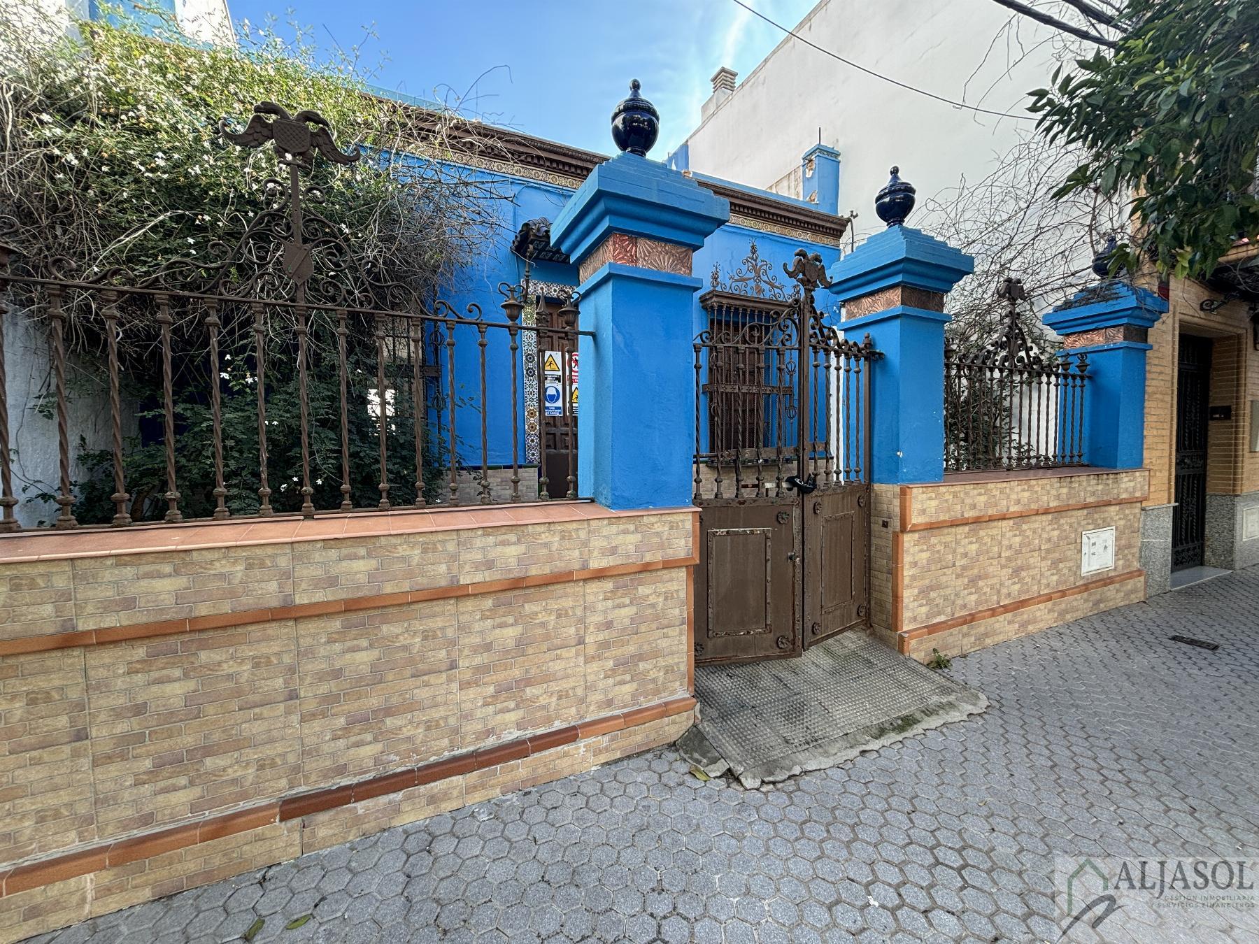 For sale of land in Sevilla