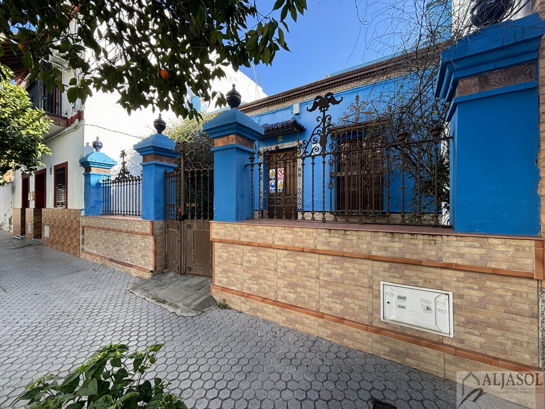 For sale of land in Sevilla