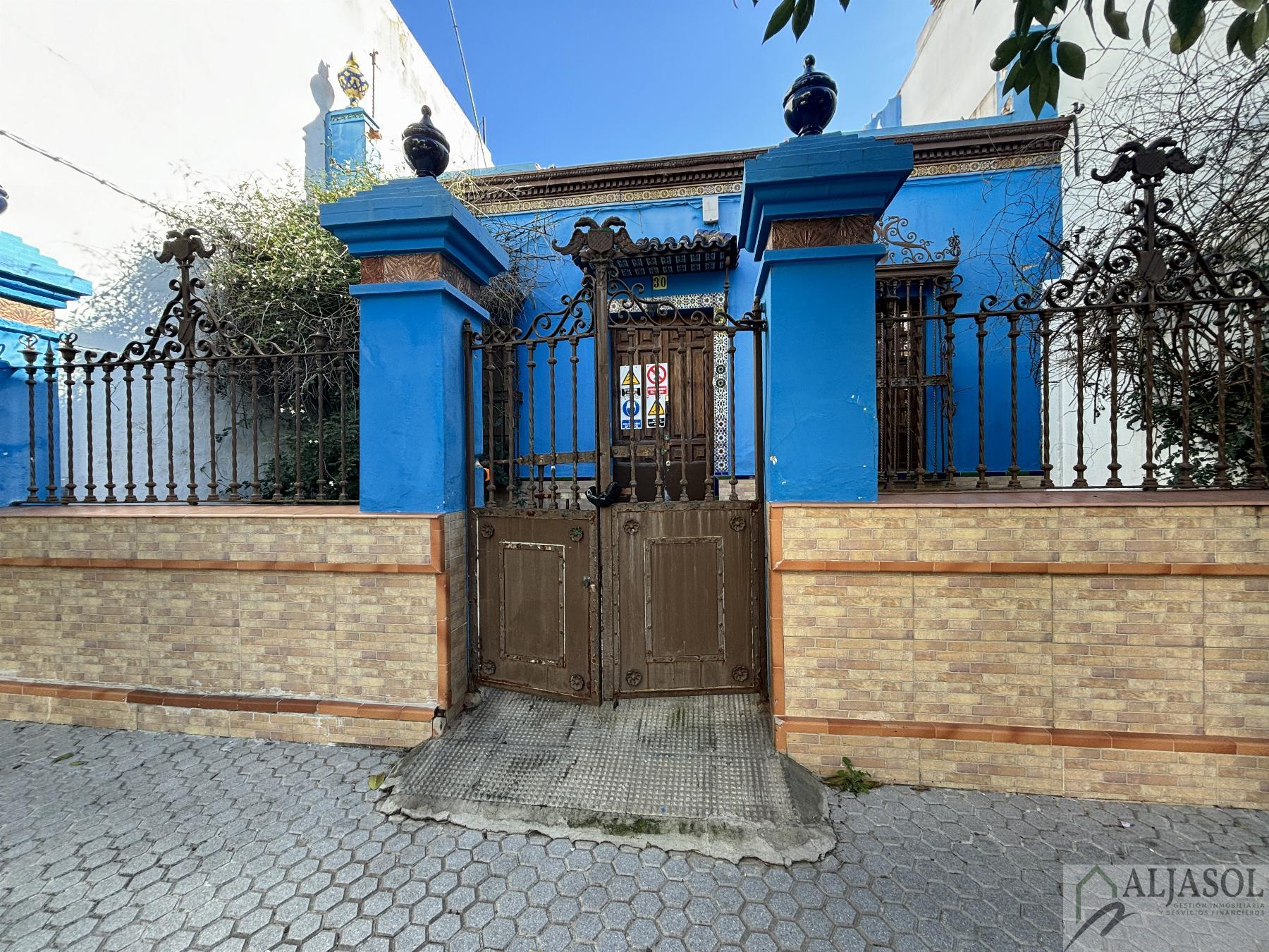 For sale of land in Sevilla
