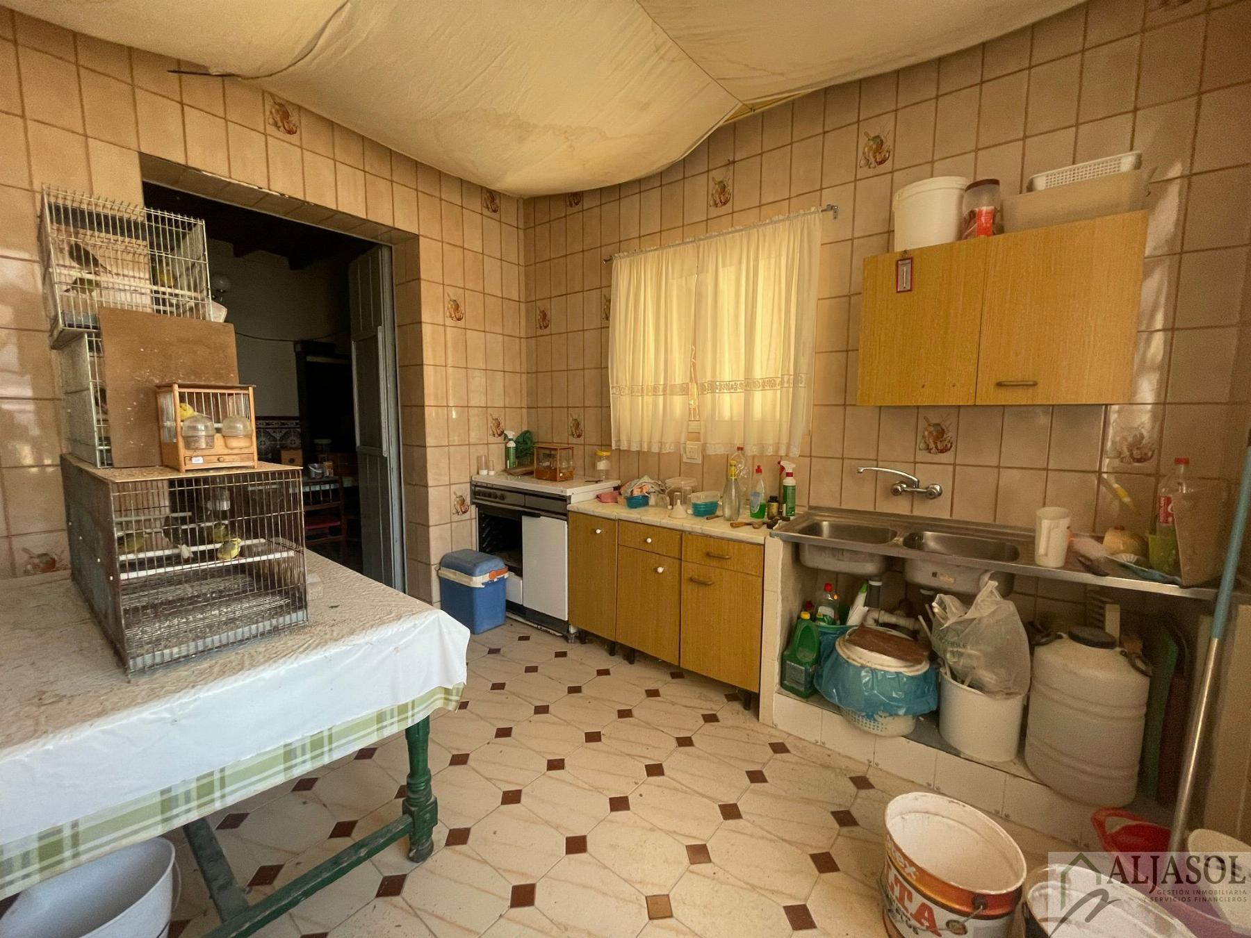 For sale of house in Salteras