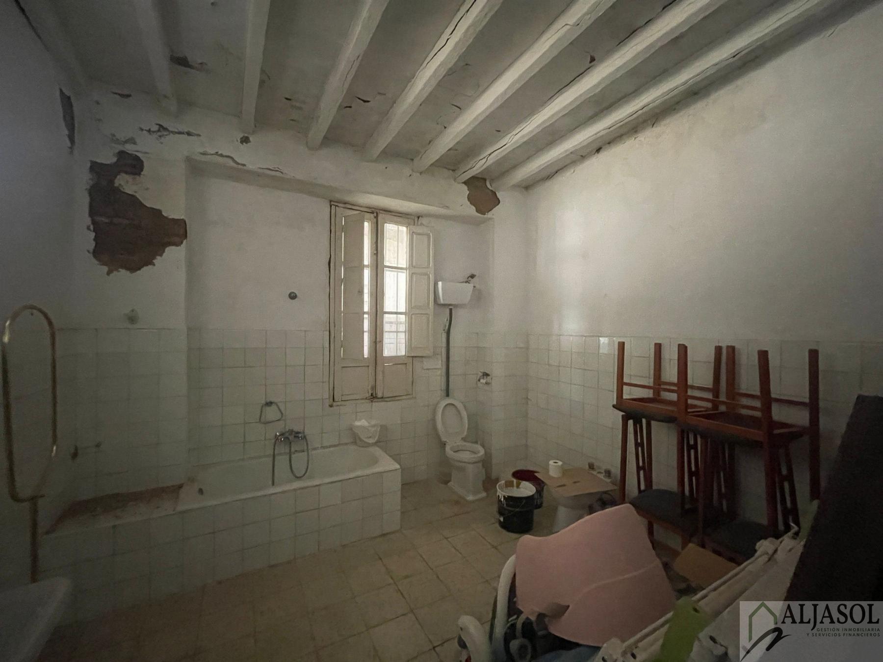 For sale of house in Salteras
