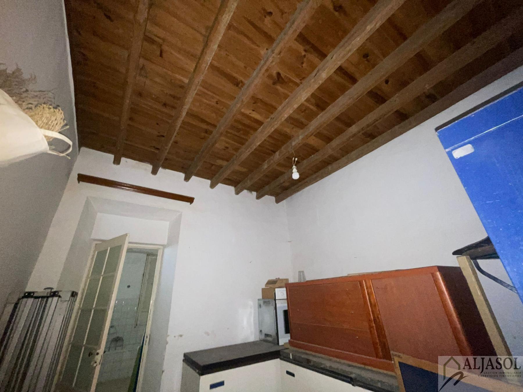 For sale of house in Salteras