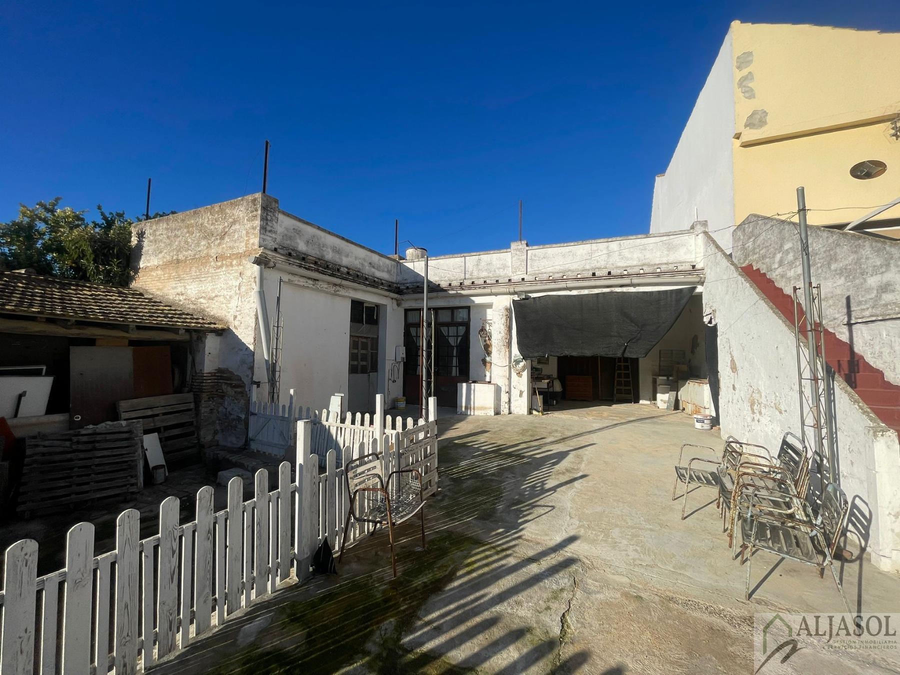 For sale of house in Salteras