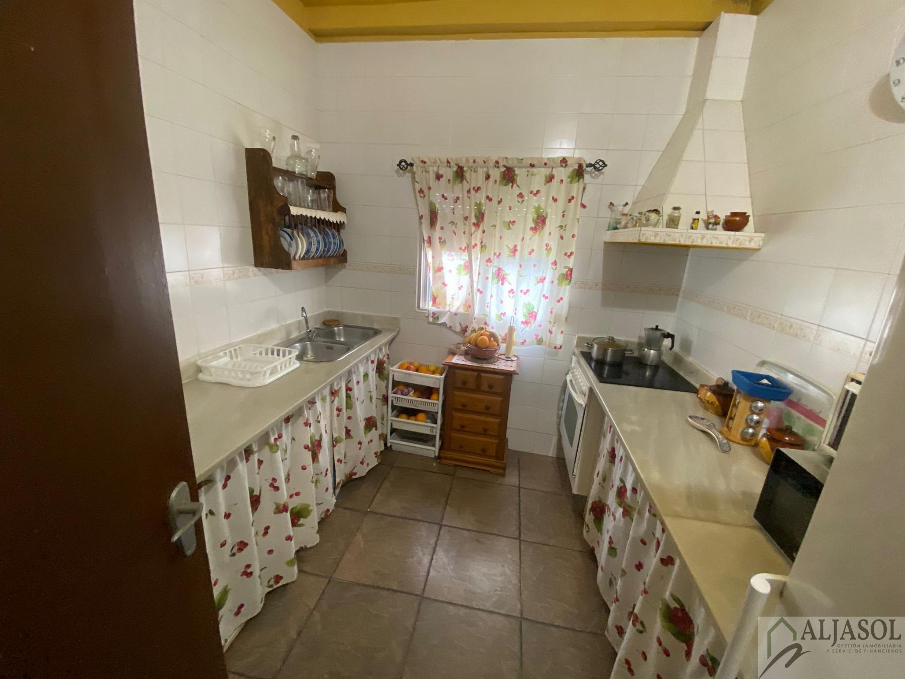 For sale of rural property in Hinojos