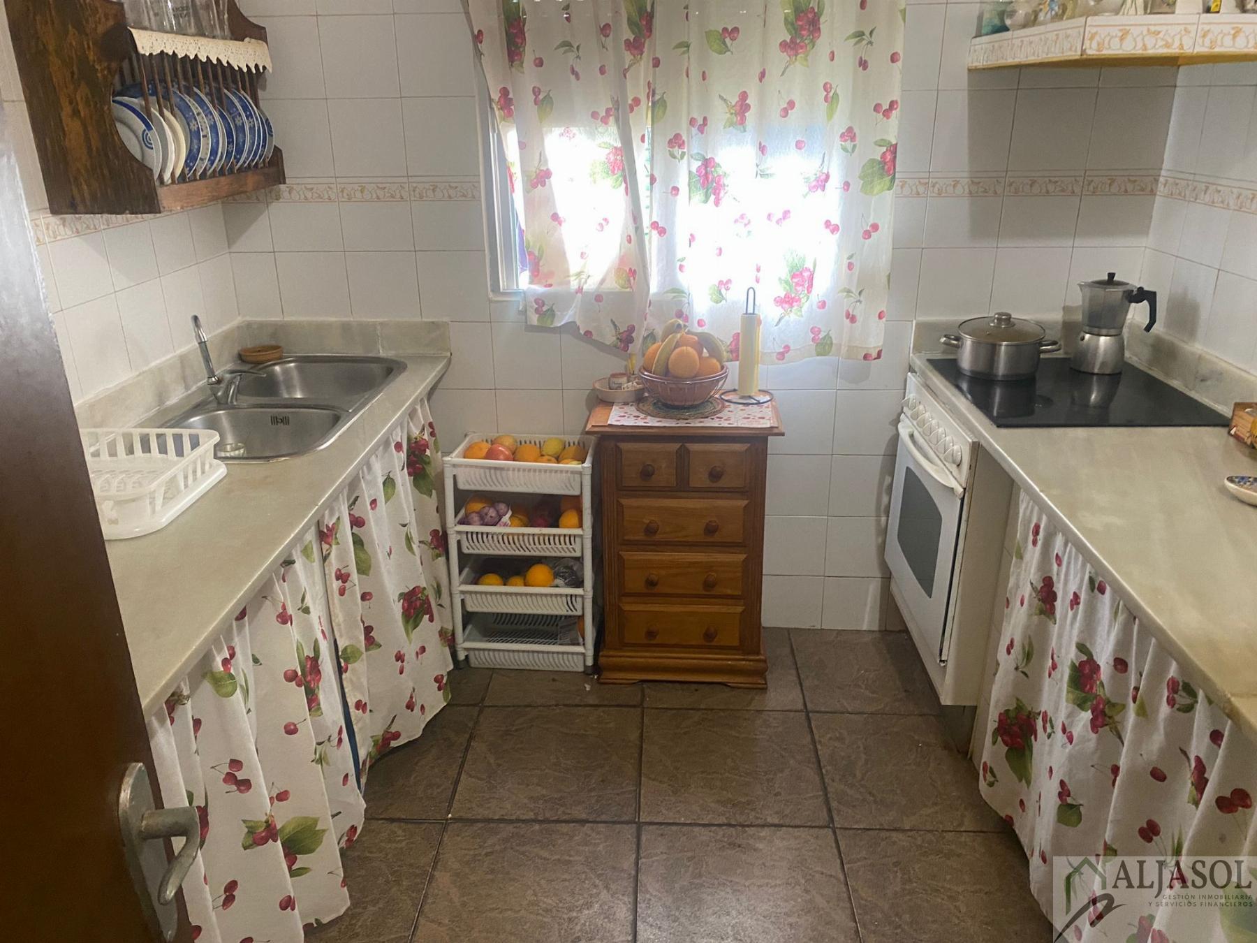 For sale of rural property in Hinojos
