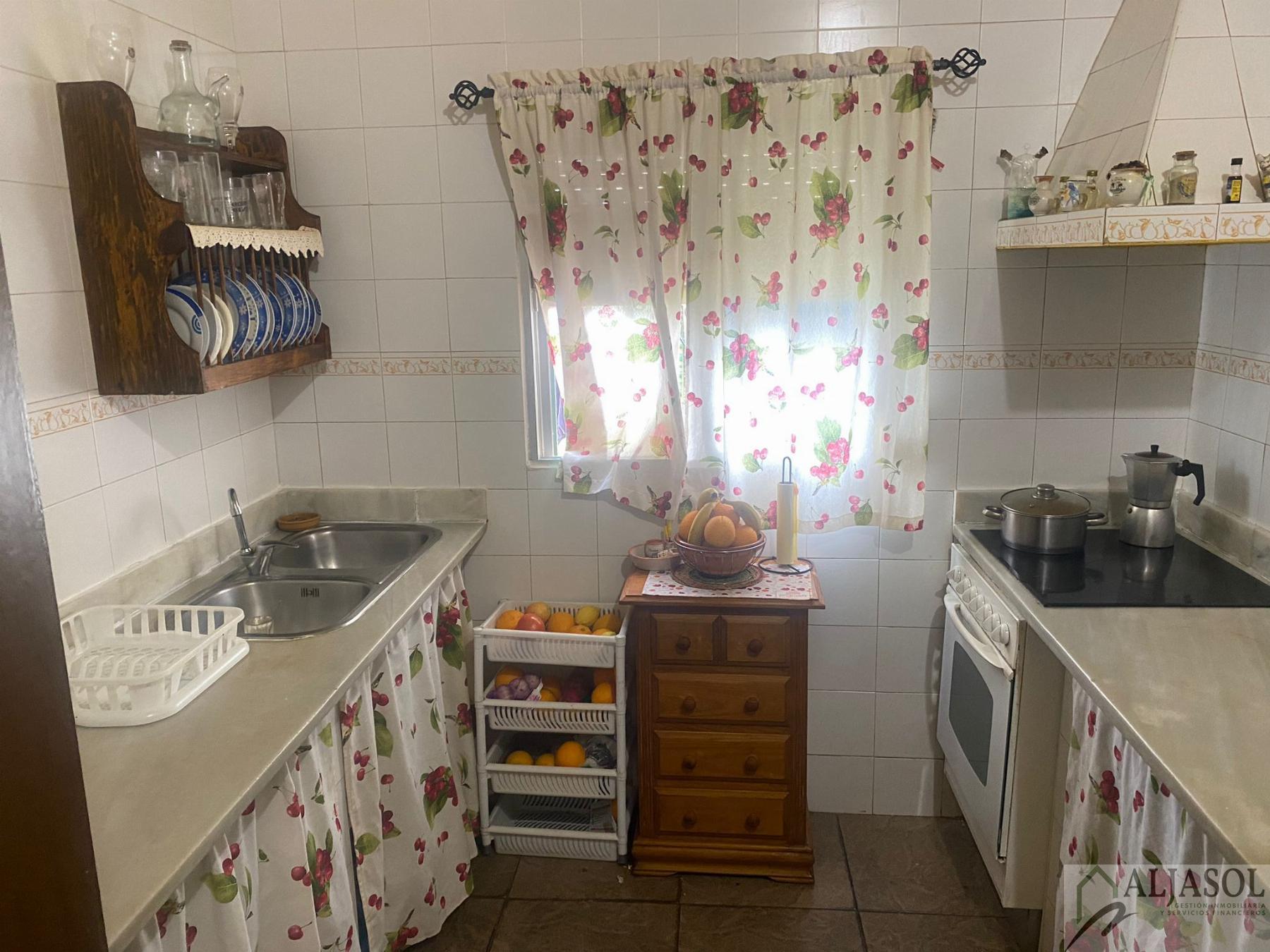For sale of rural property in Hinojos