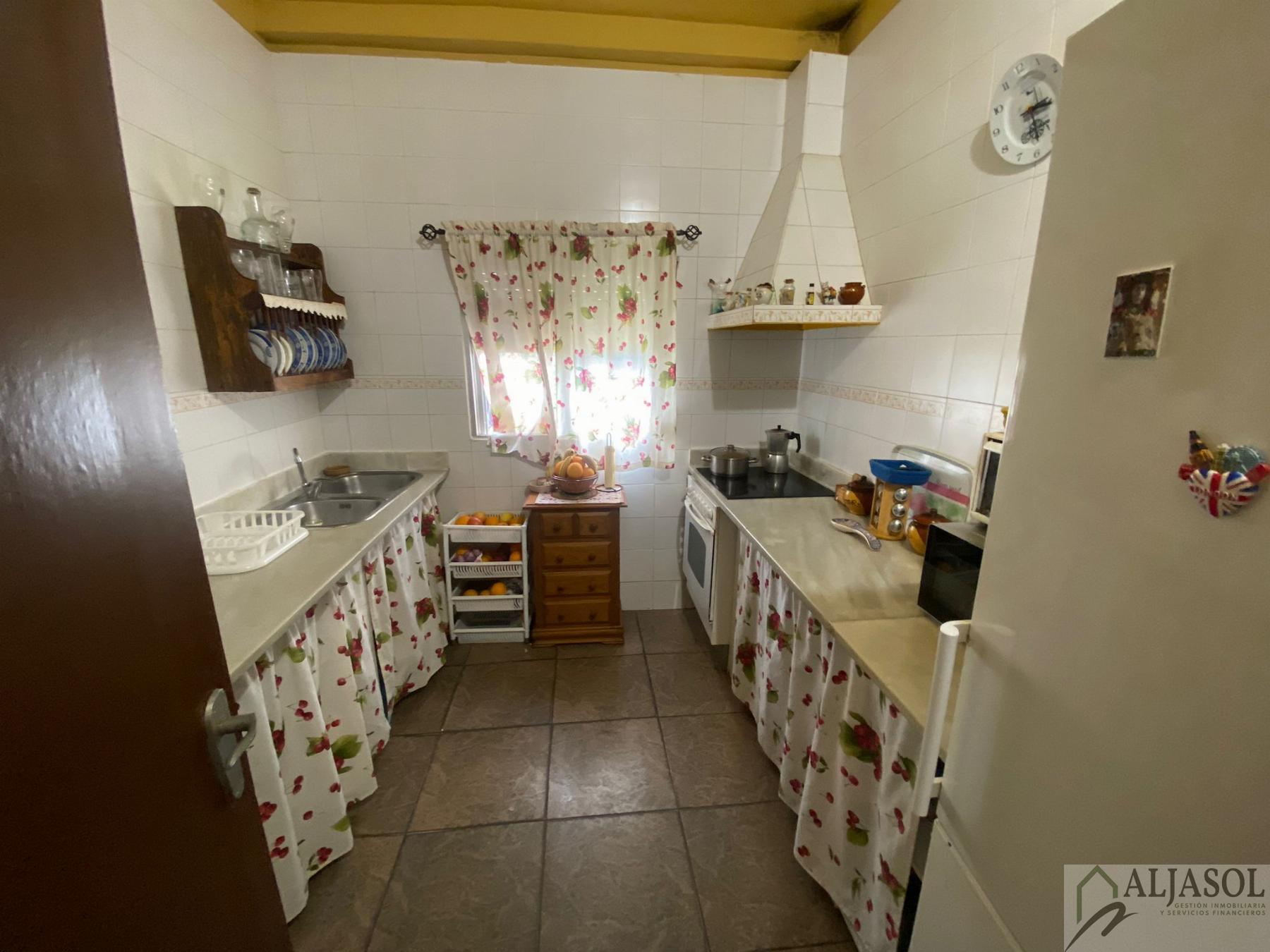 For sale of rural property in Hinojos