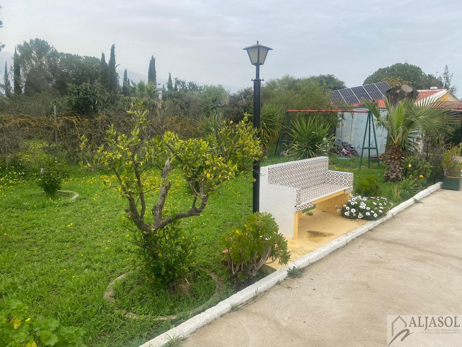 For sale of rural property in Hinojos