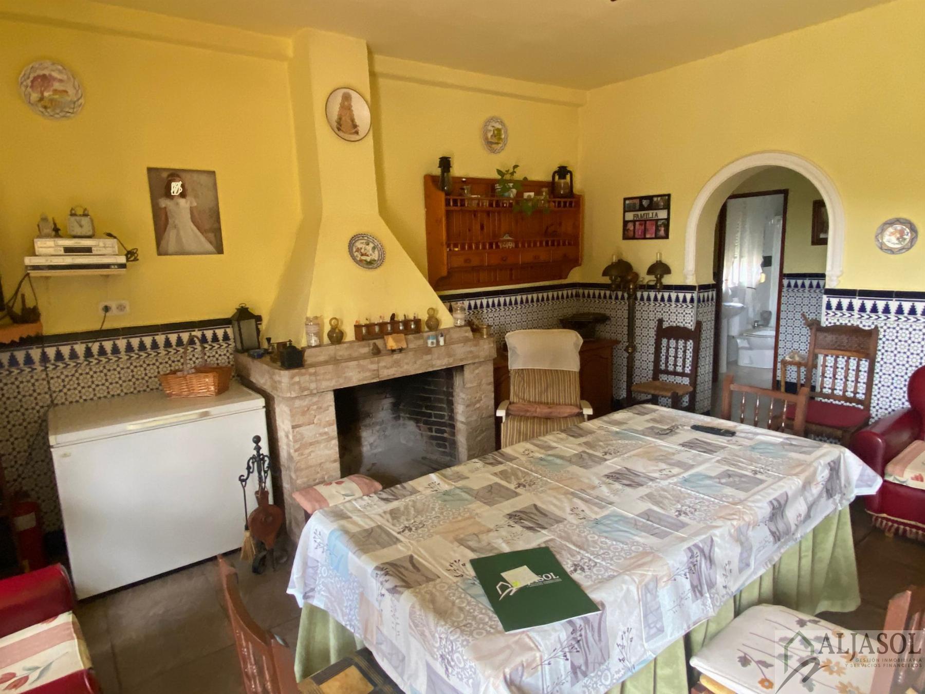 For sale of rural property in Hinojos