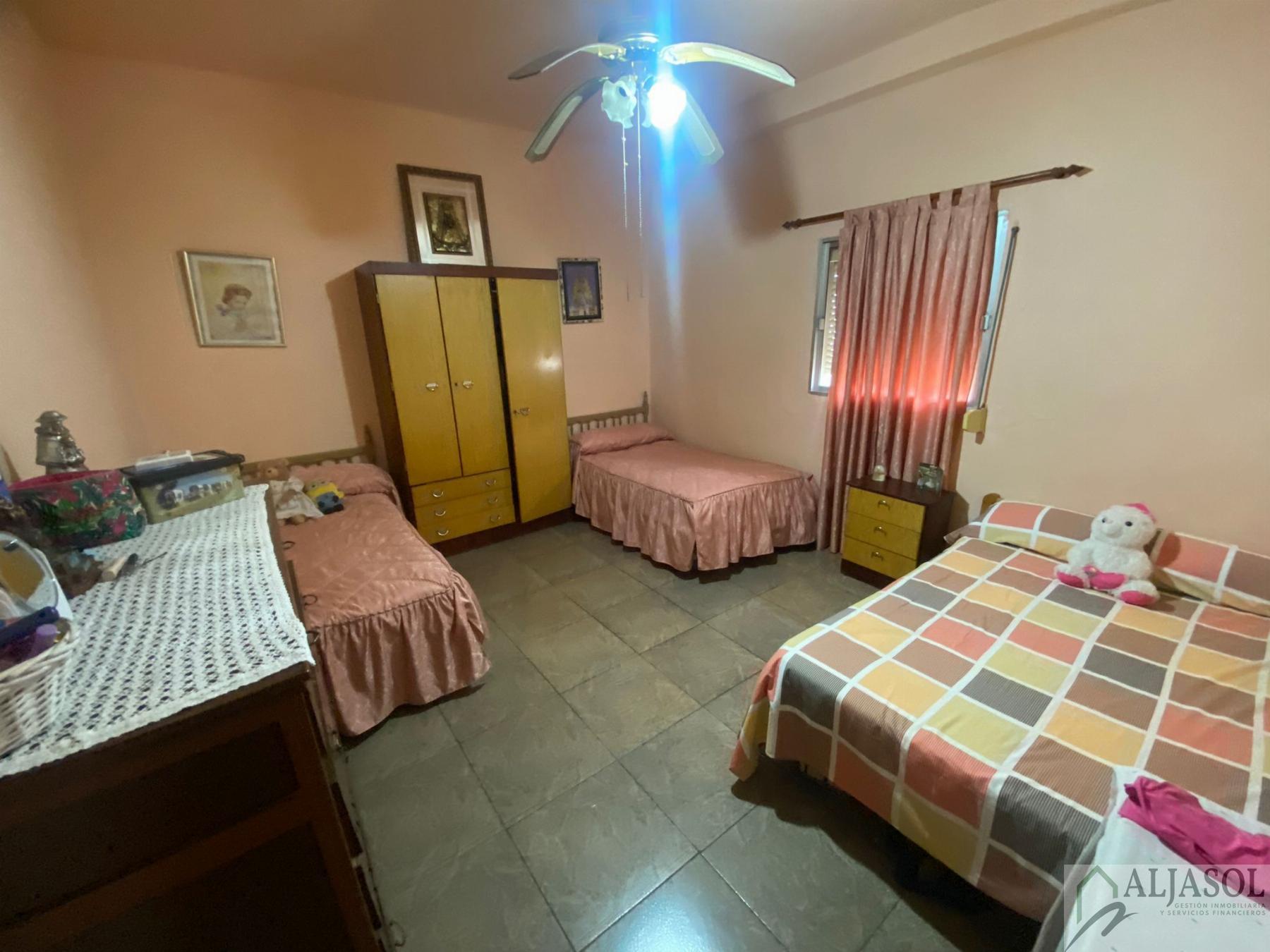 For sale of rural property in Hinojos