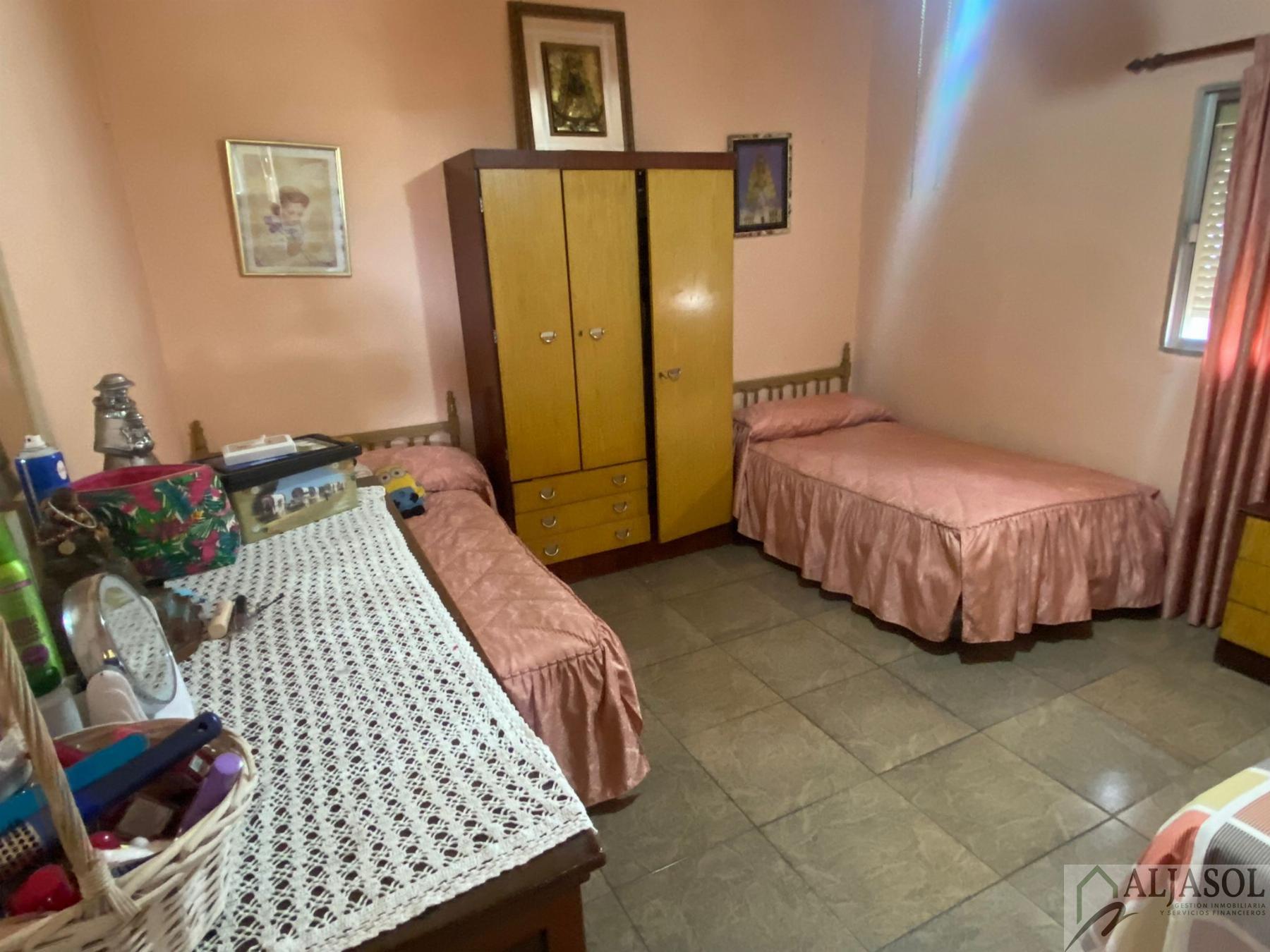 For sale of rural property in Hinojos