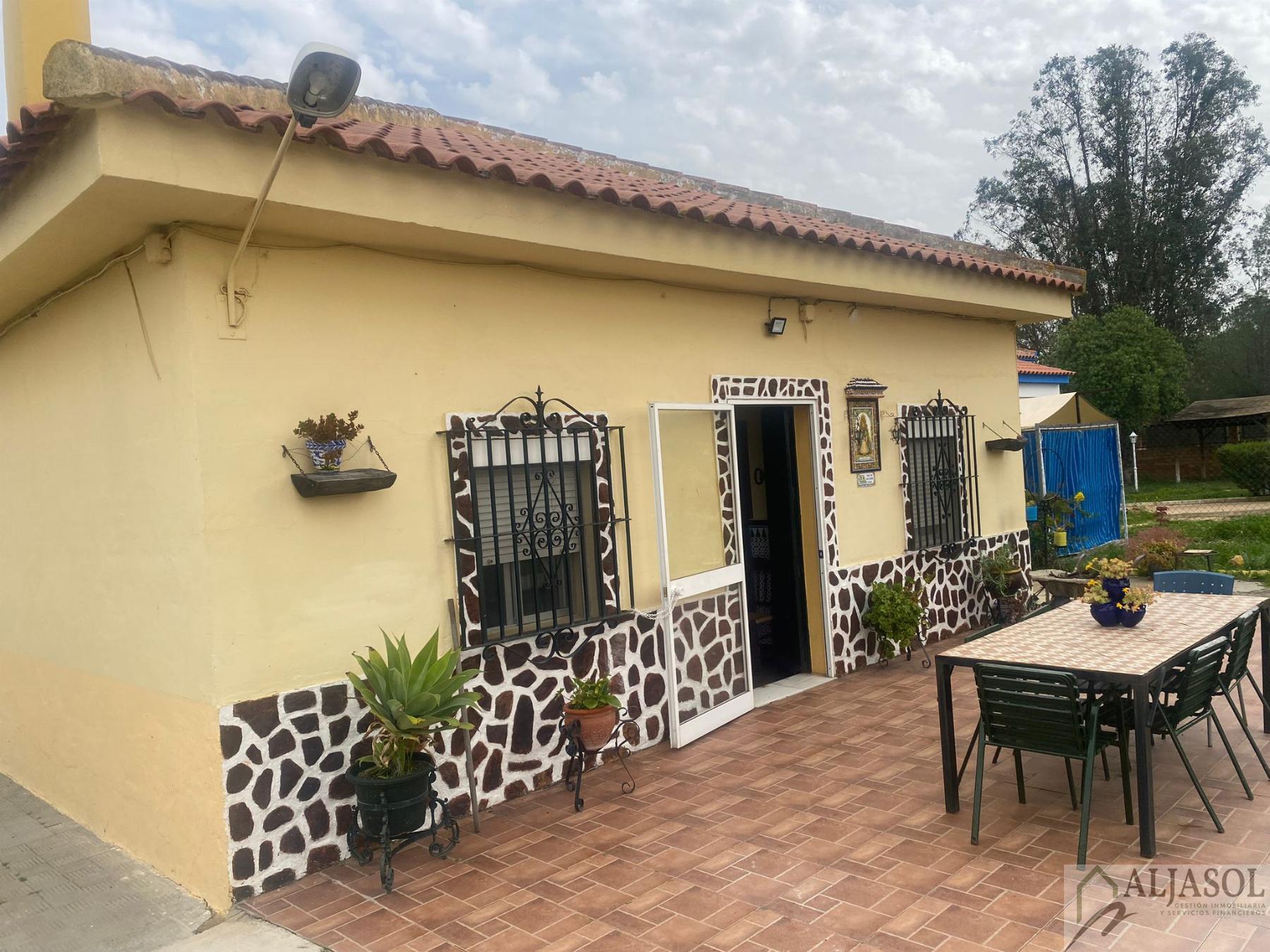 For sale of rural property in Hinojos