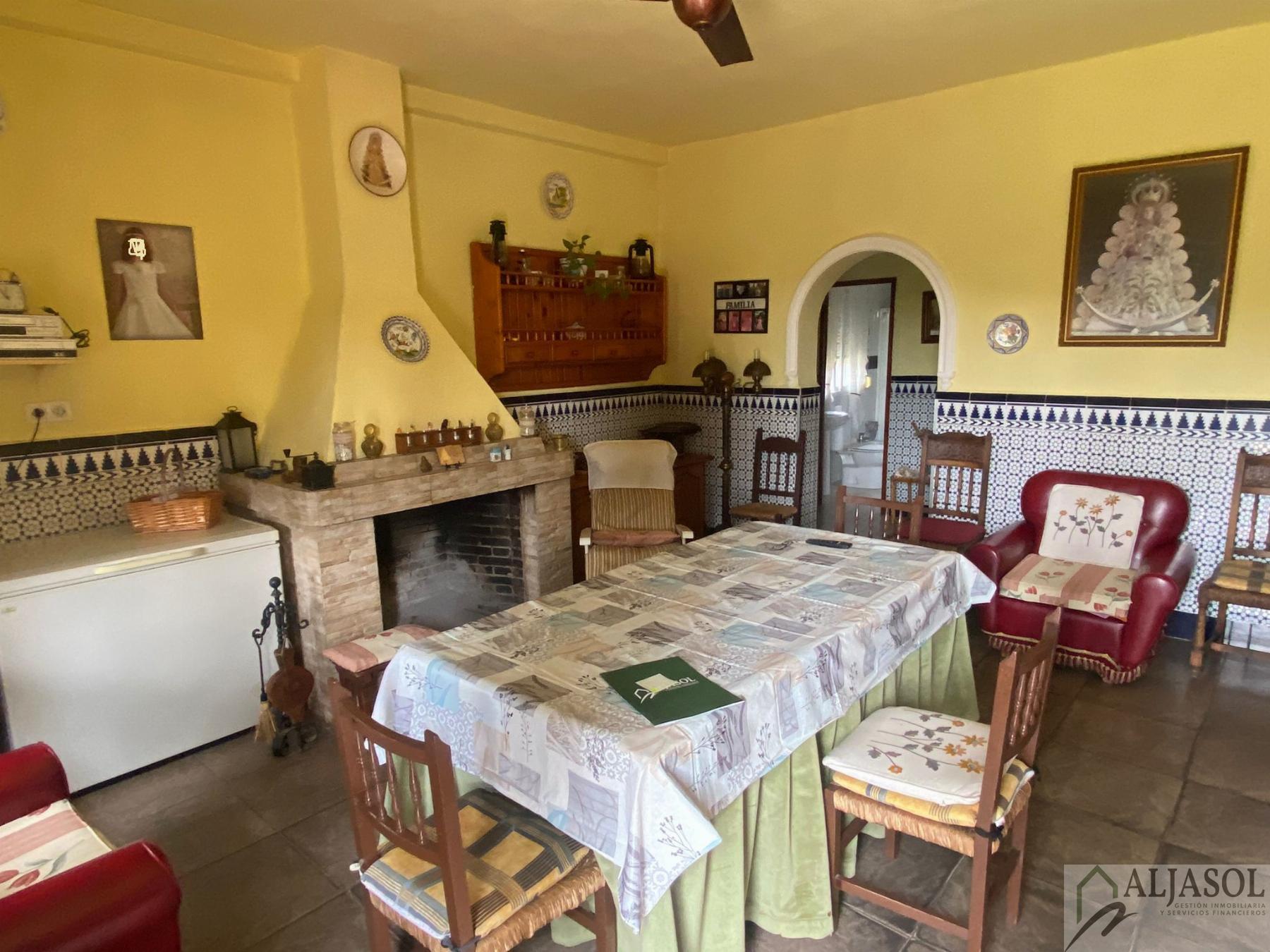 For sale of rural property in Hinojos