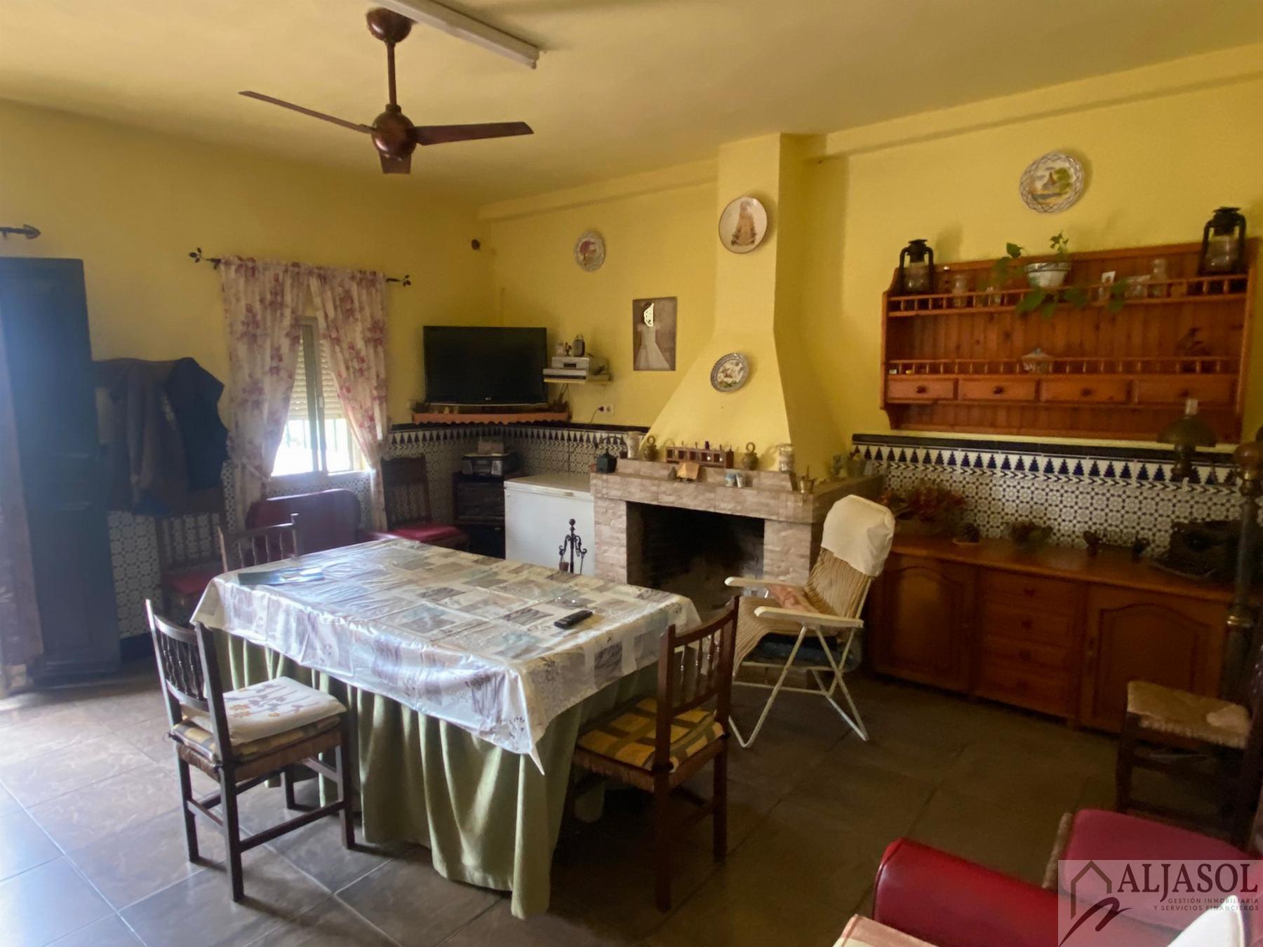 For sale of rural property in Hinojos