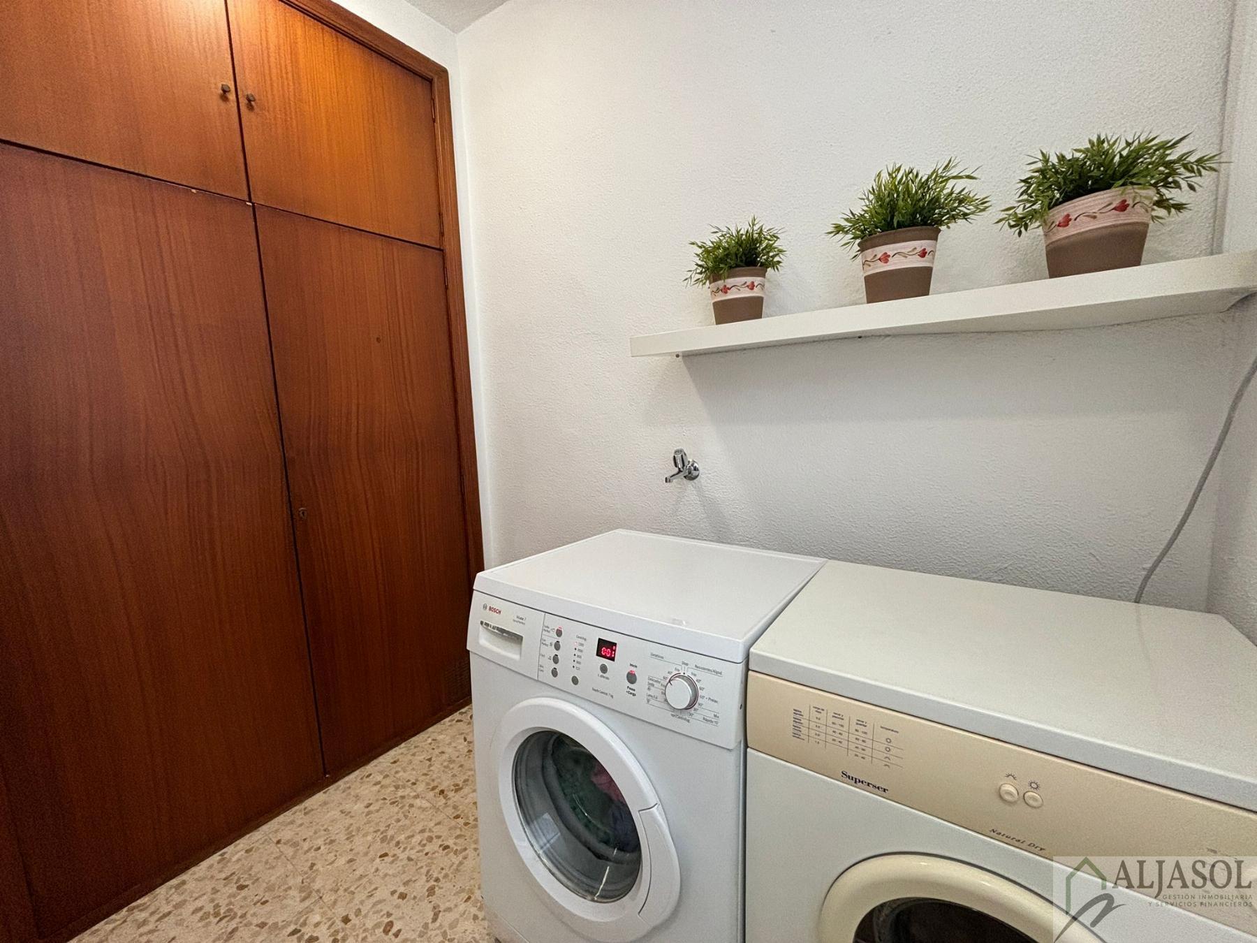 For sale of house in Tomares