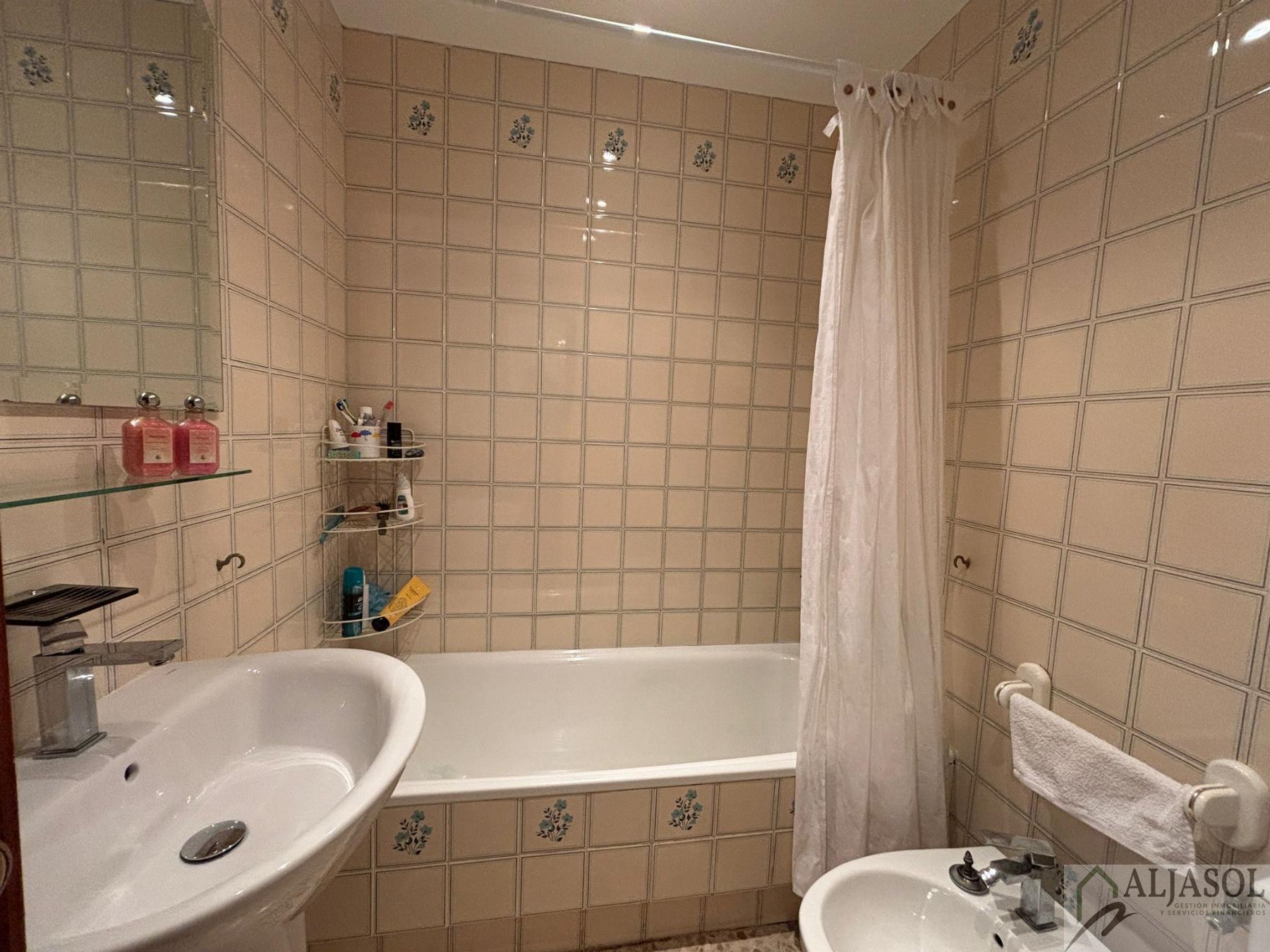 For sale of house in Tomares