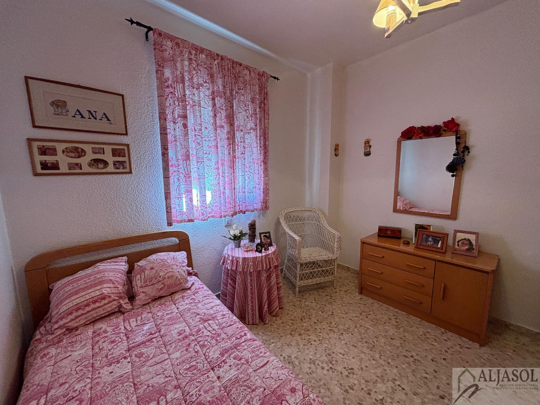 For sale of house in Tomares