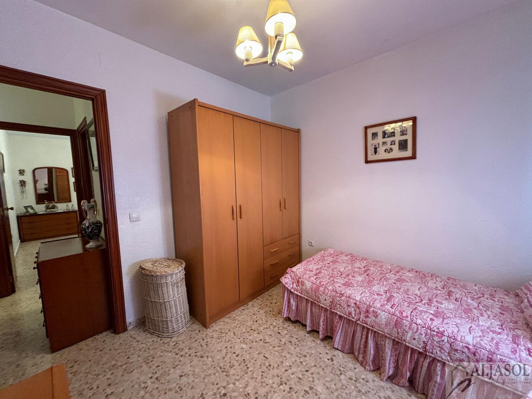 For sale of house in Tomares
