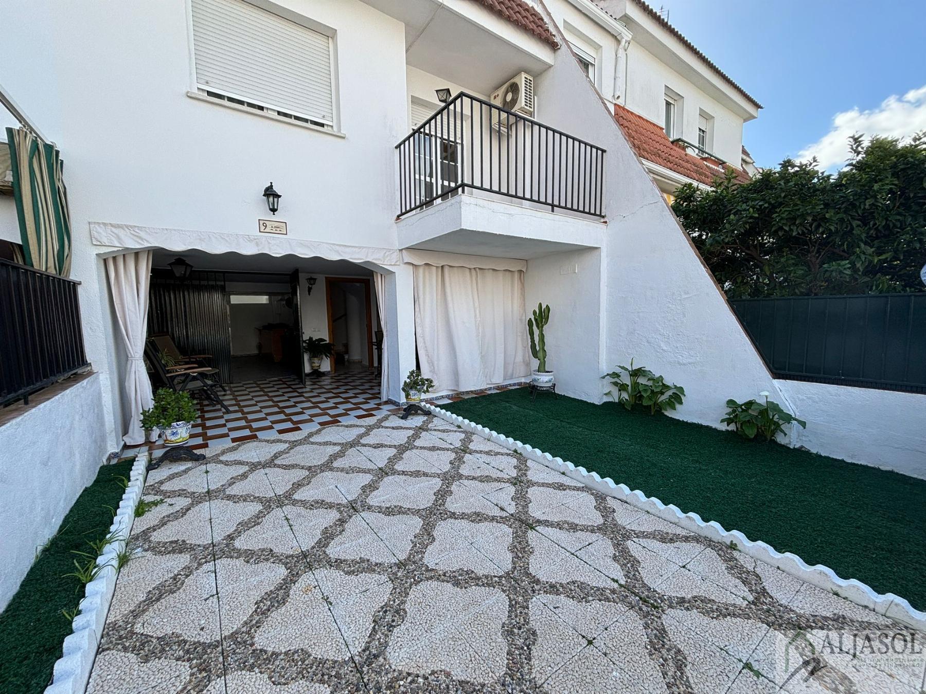 For sale of house in Tomares