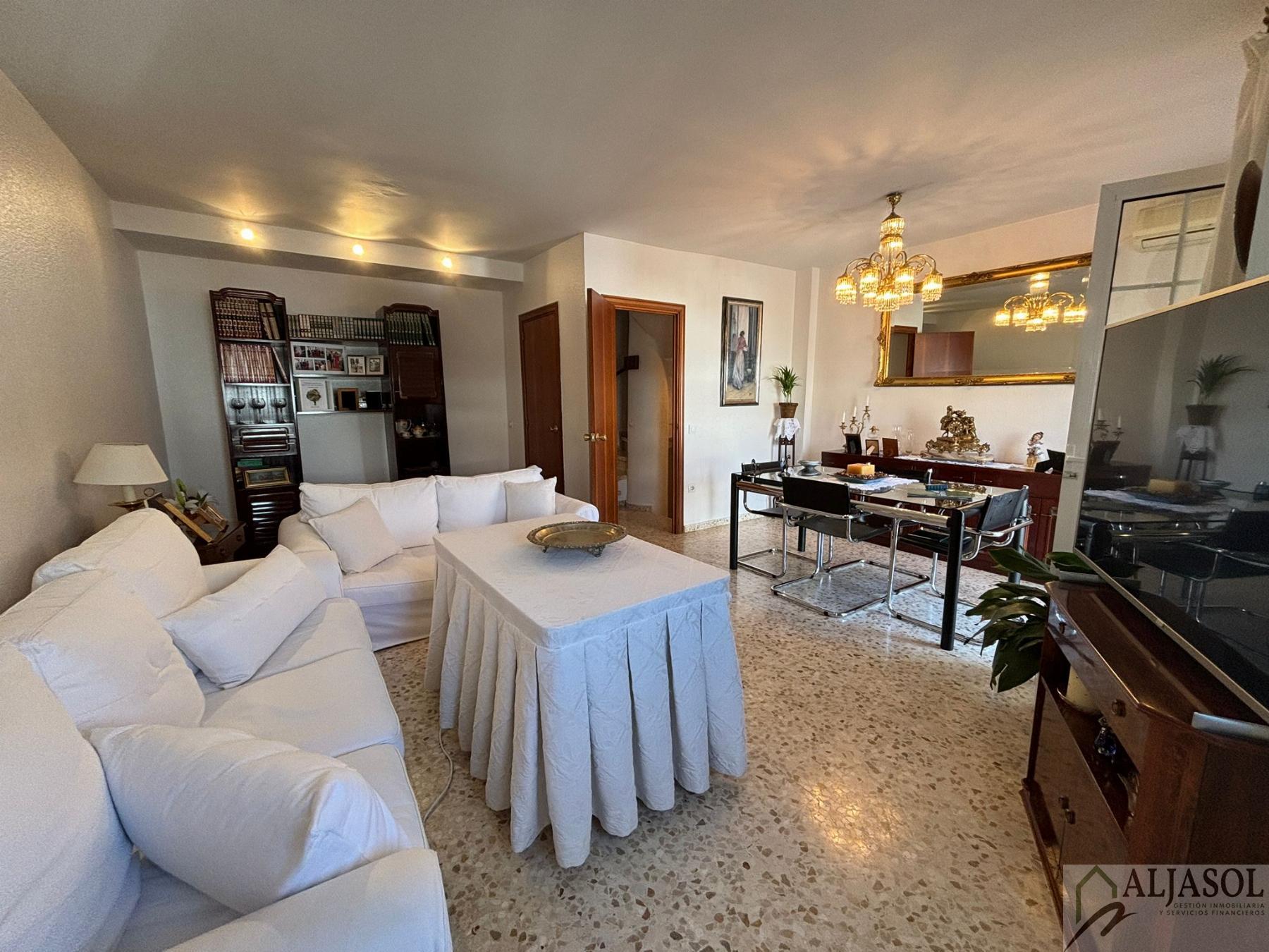 For sale of house in Tomares