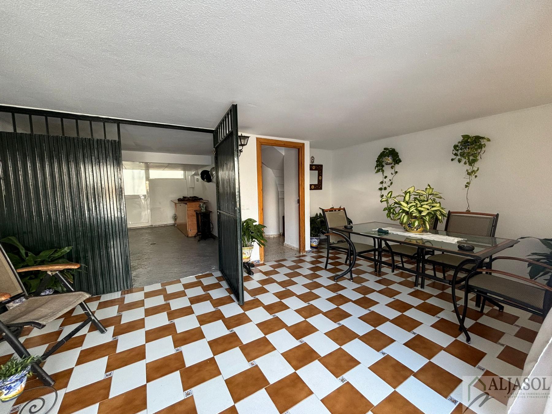 For sale of house in Tomares