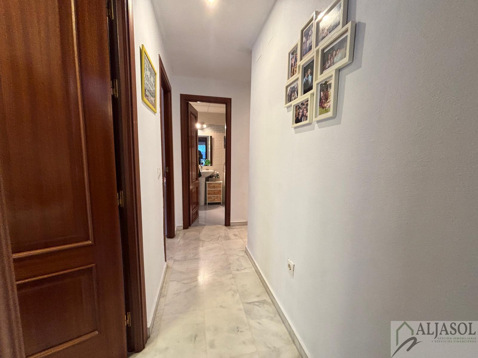 For sale of flat in Mairena del Aljarafe