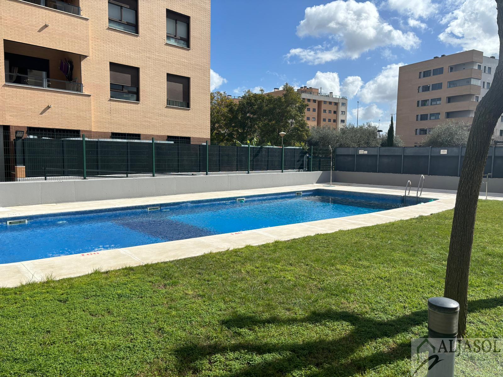 For sale of flat in Mairena del Aljarafe