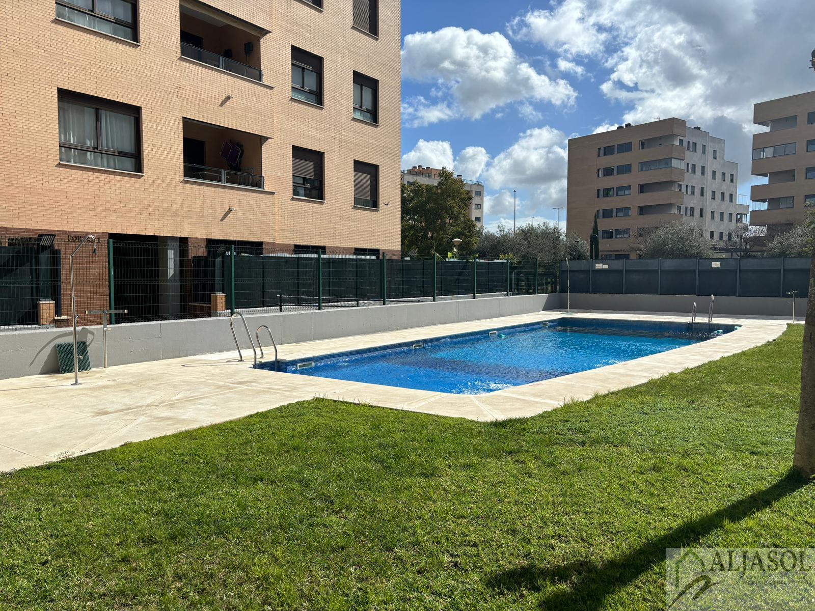 For sale of flat in Mairena del Aljarafe