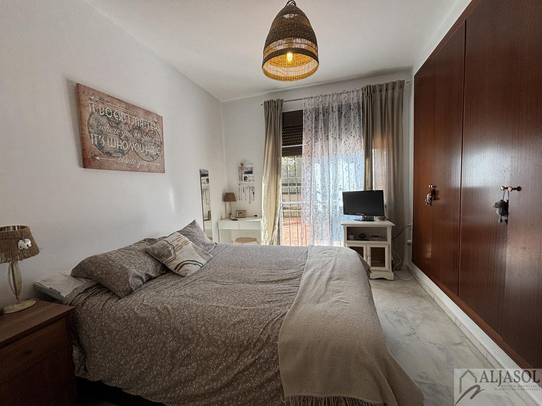 For sale of flat in Mairena del Aljarafe