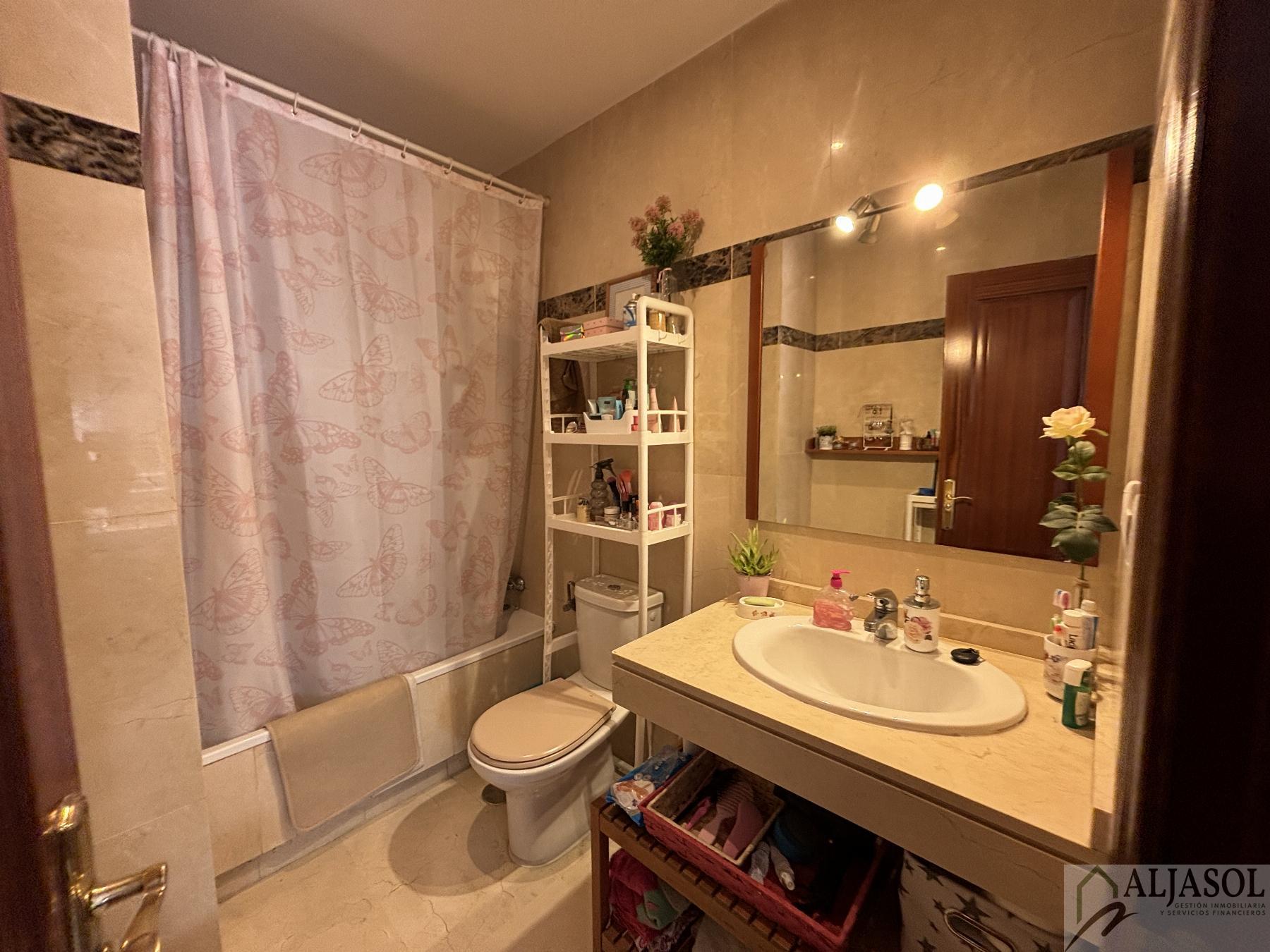 For sale of flat in Mairena del Aljarafe